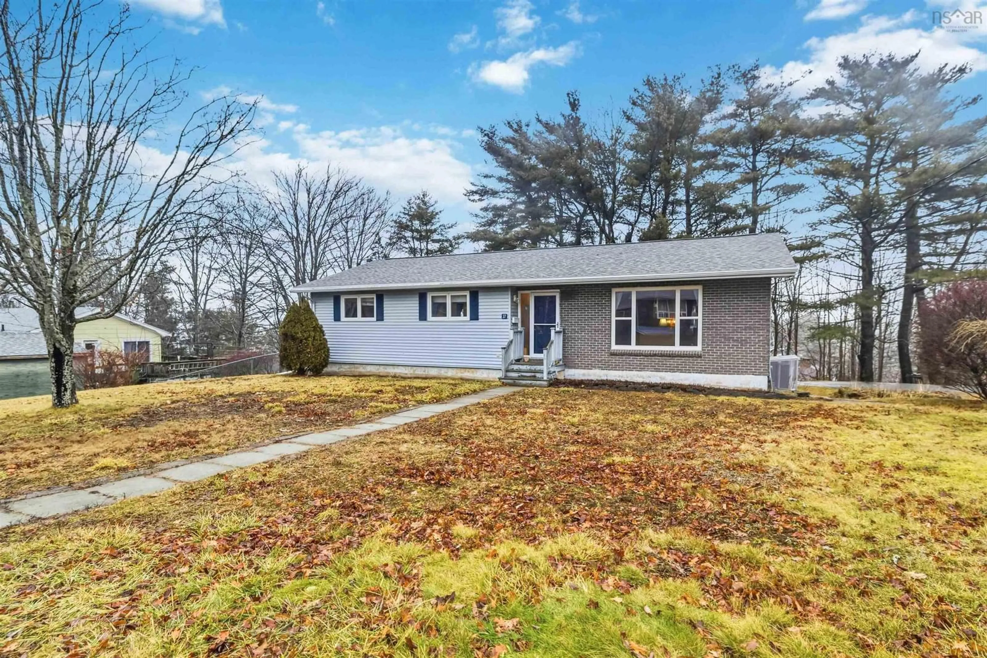 Home with vinyl exterior material, street for 37 Westmount Hts, Bridgewater Nova Scotia B4V 1M5