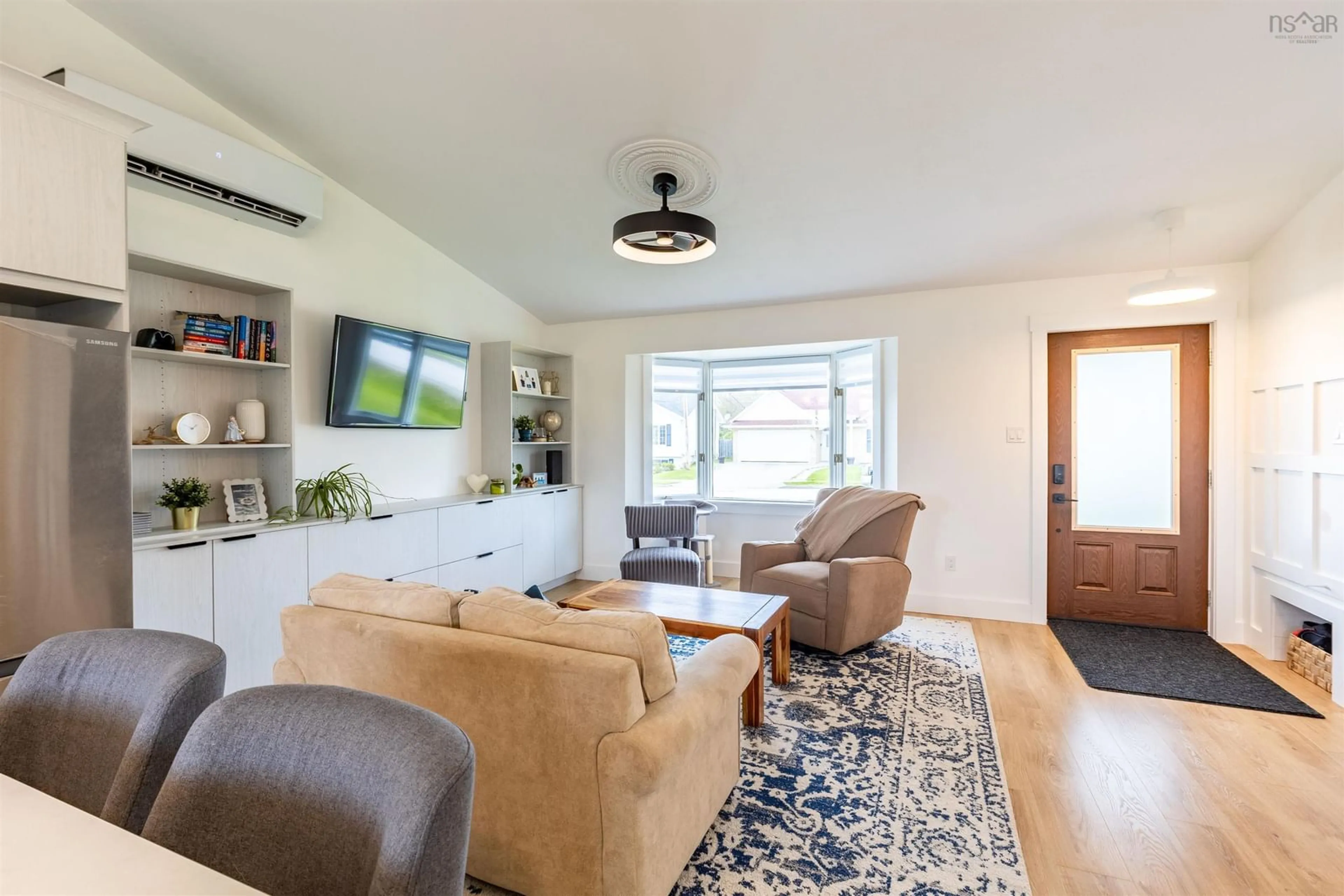 Living room with furniture, wood/laminate floor for 484 Brunswick St, Yarmouth Nova Scotia B5A 4S1