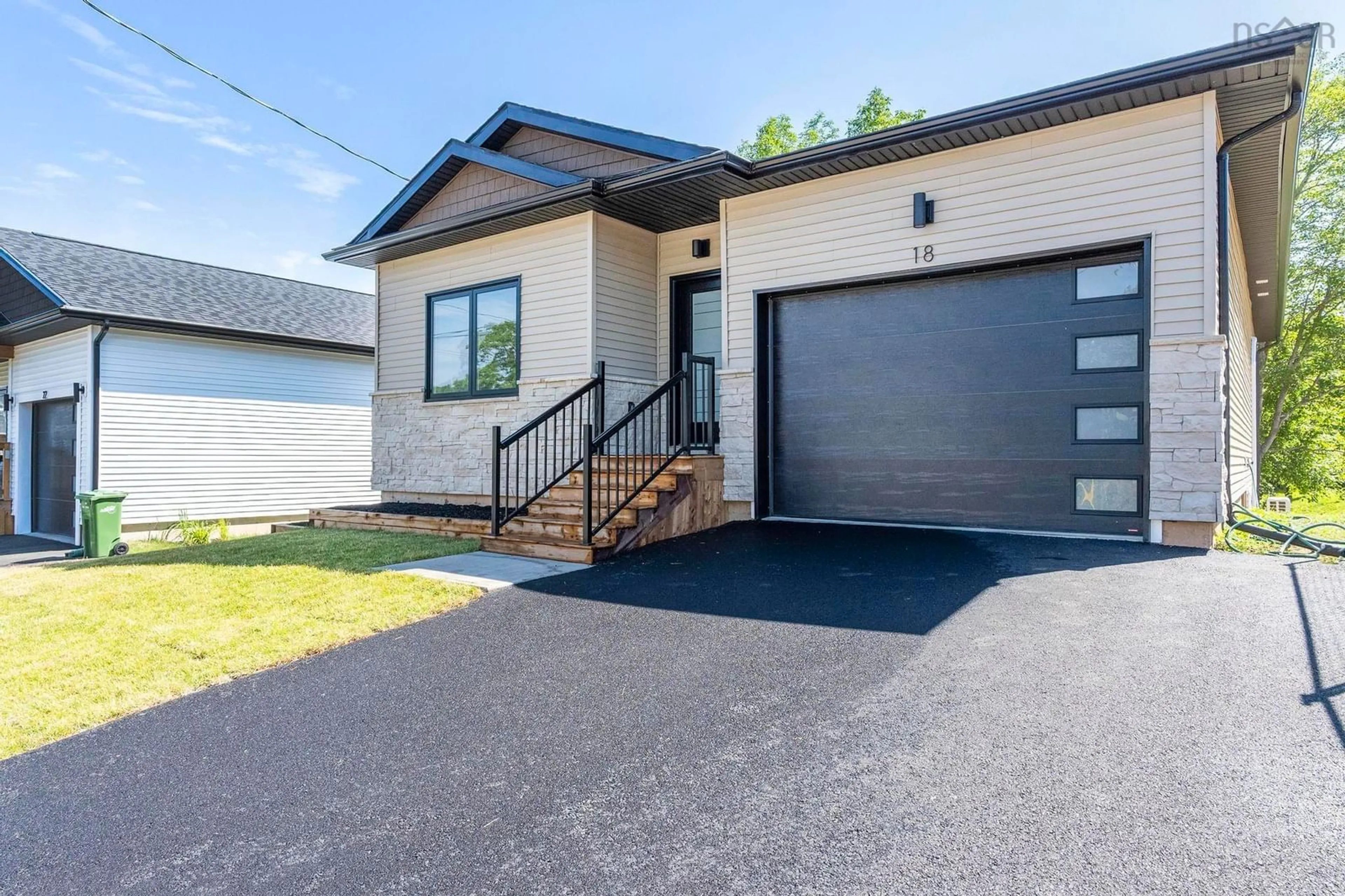 Home with vinyl exterior material, street for 18 Whidden Ave, Wolfville Nova Scotia B4P 0A8