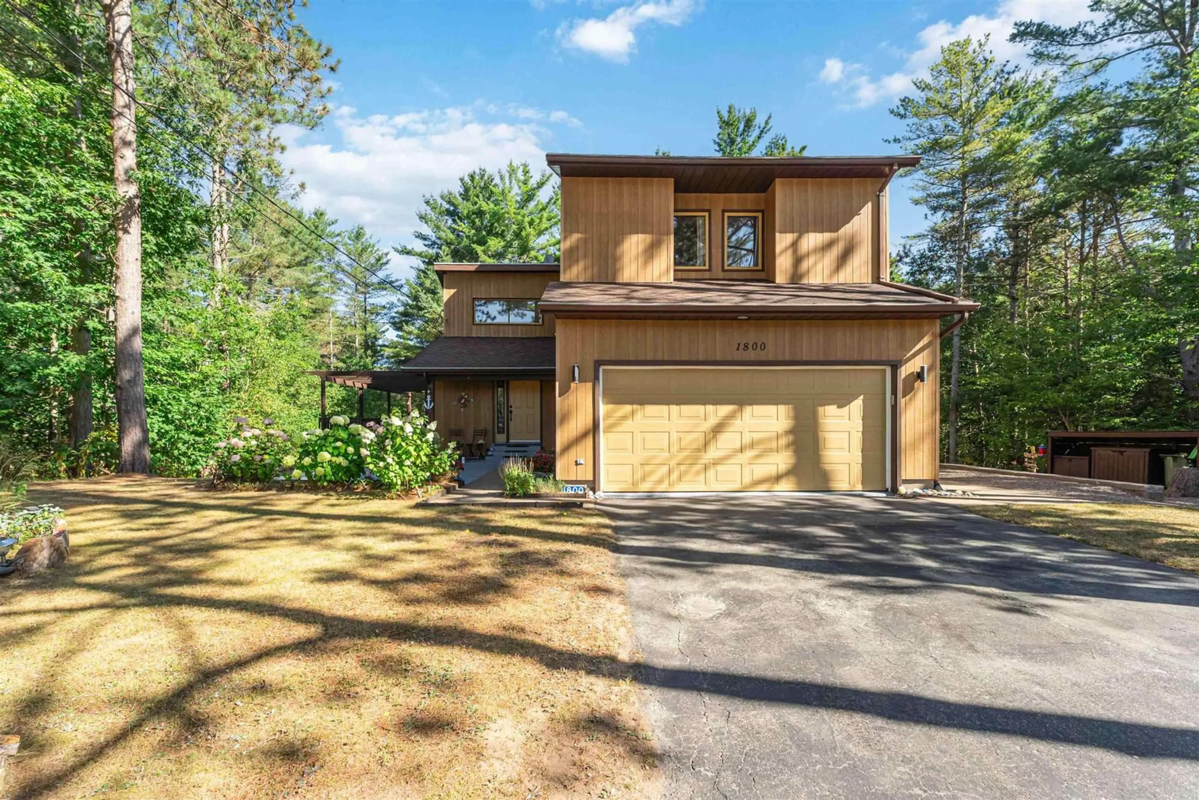 Home with vinyl exterior material, street for 1800 Cartier Crt, Kingston Nova Scotia B0P 1R0