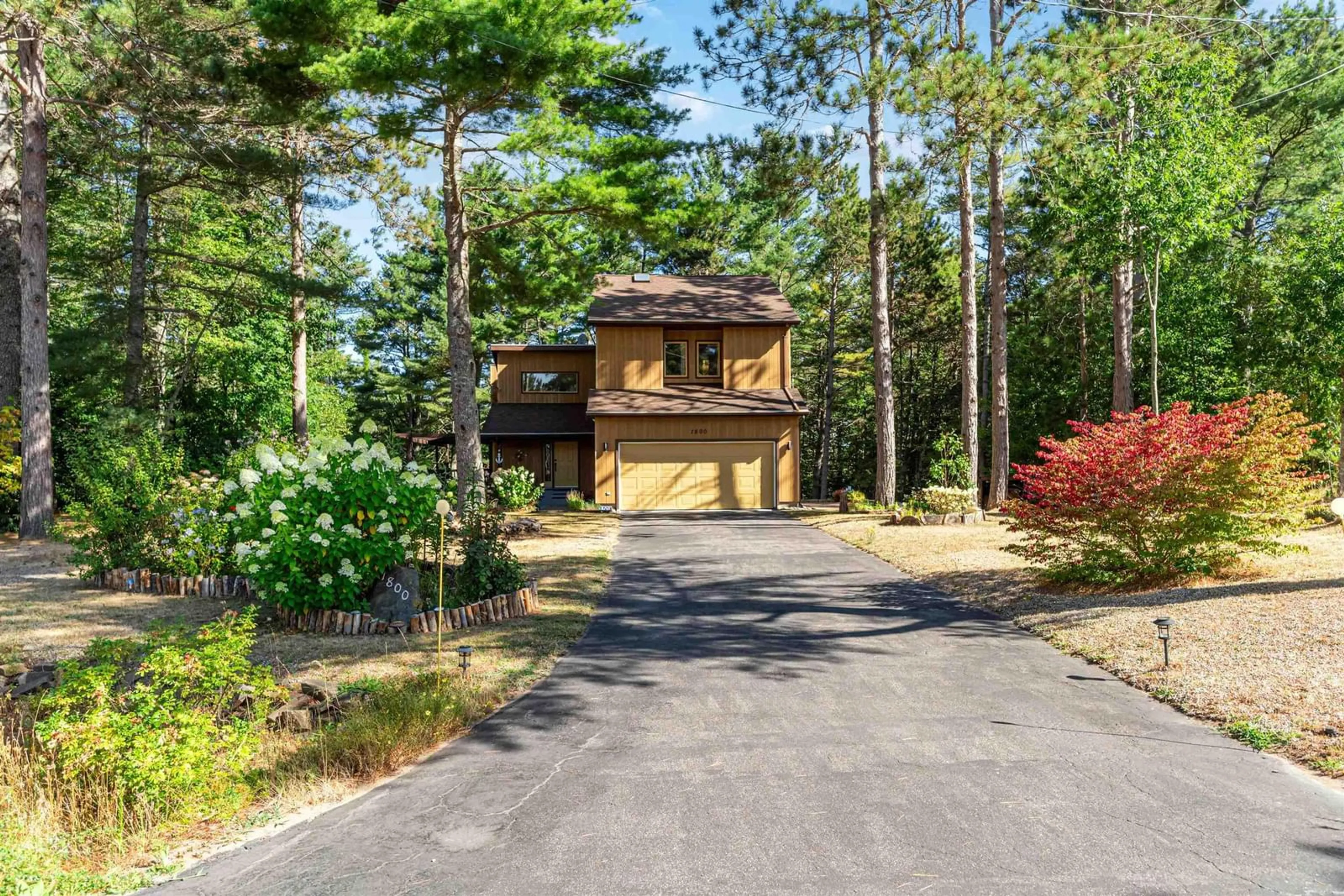 A pic from outside/outdoor area/front of a property/back of a property/a pic from drone, street for 1800 Cartier Crt, Kingston Nova Scotia B0P 1R0