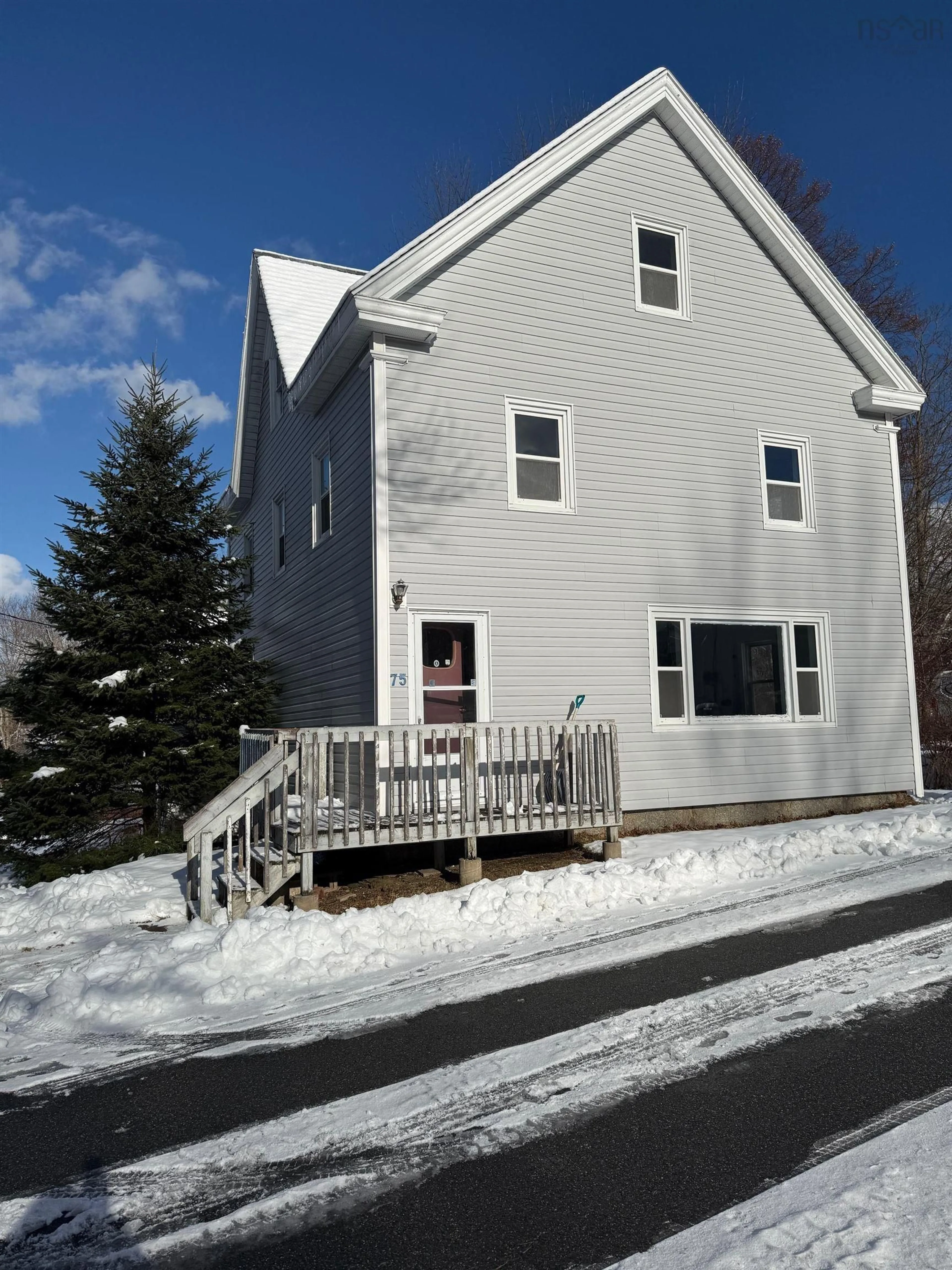 Home with vinyl exterior material, street for 75 Cove Rd, Conquerall Bank Nova Scotia B4V 0H8
