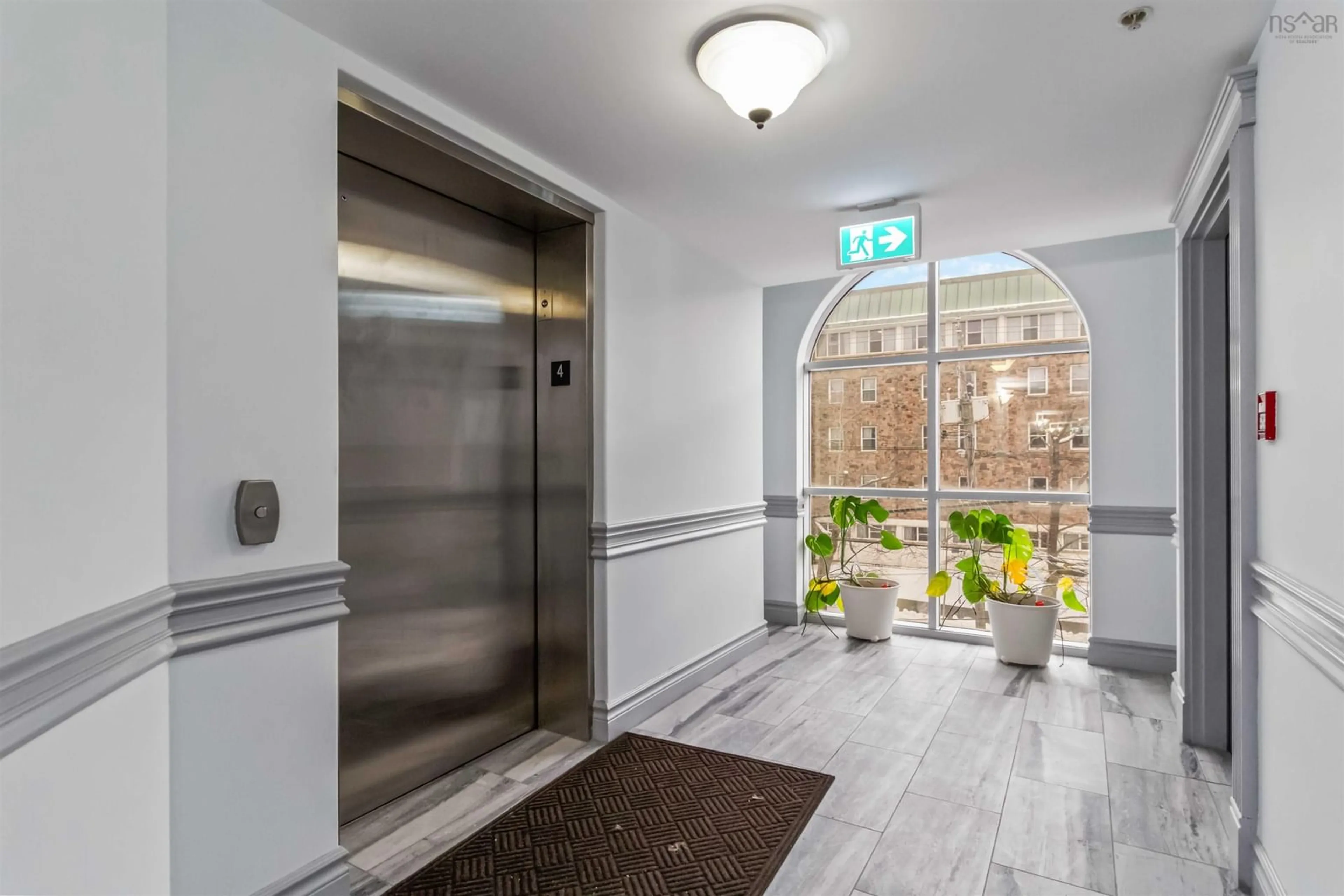 Indoor foyer for 1270 Oxford St #402, Halifax Nova Scotia B3H 3Y8