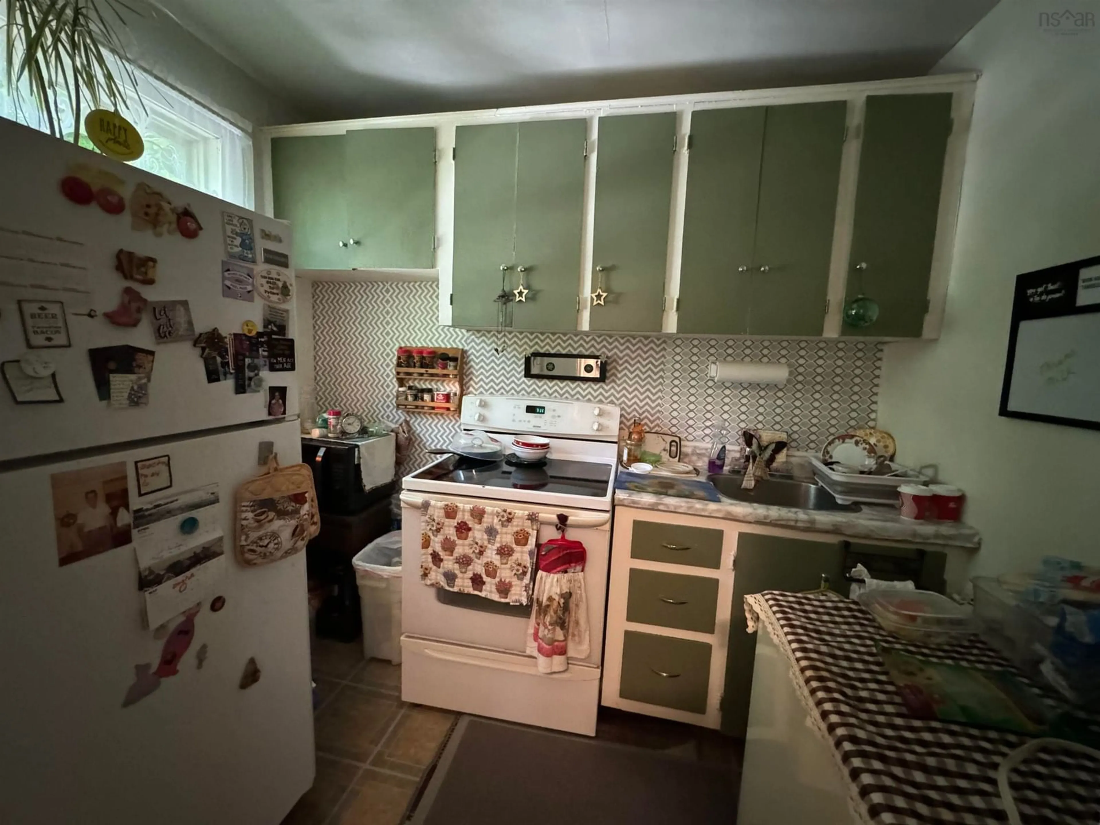 Standard kitchen, unknown for 123 Caledonia St, North Sydney Nova Scotia B2A 2V6