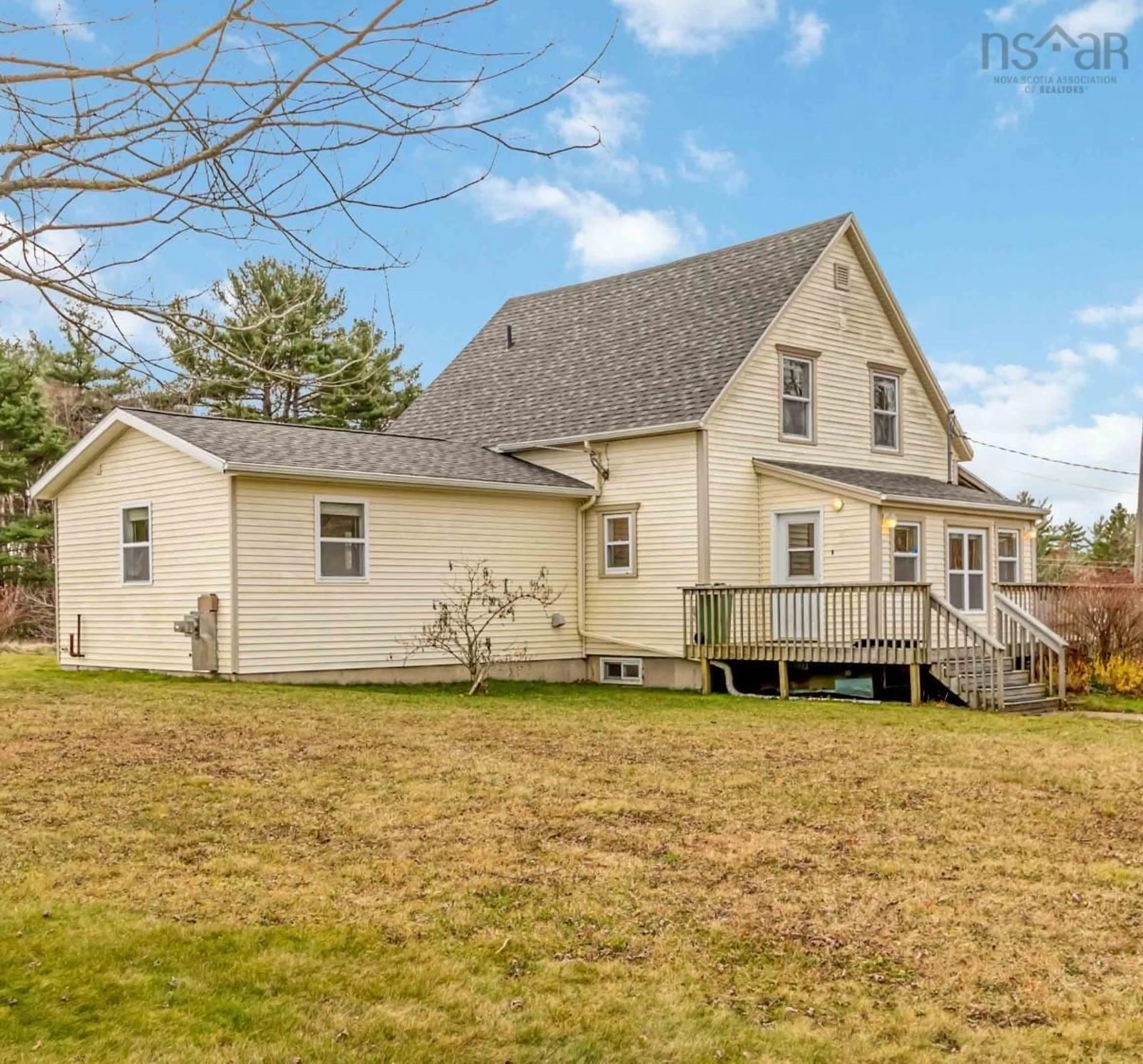 Home with vinyl exterior material, building for 940 Highway 210, Waterloo Nova Scotia B4V 8J7