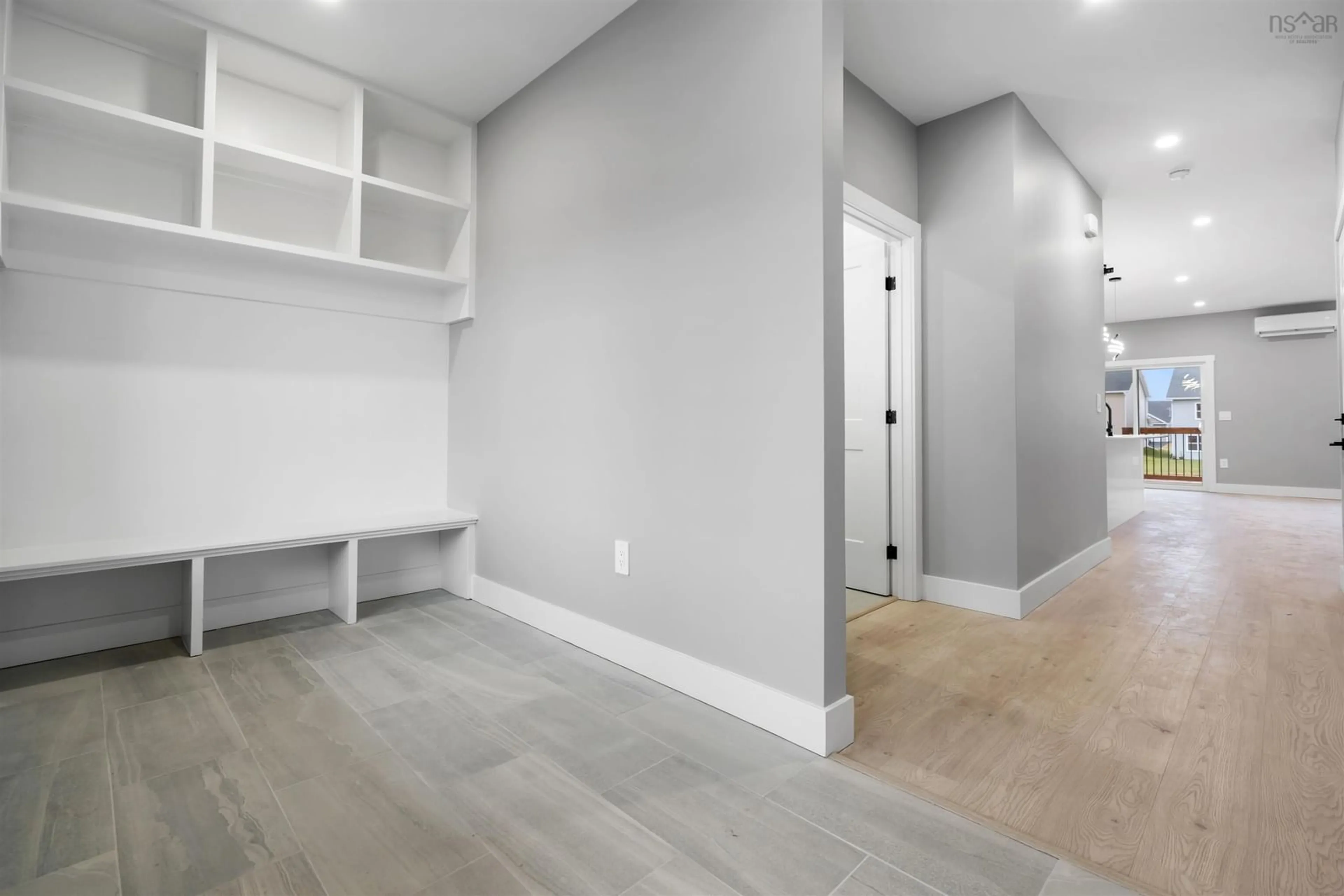 Indoor entryway for 32 Brianna Dr, Lantz Nova Scotia B2S 0K4