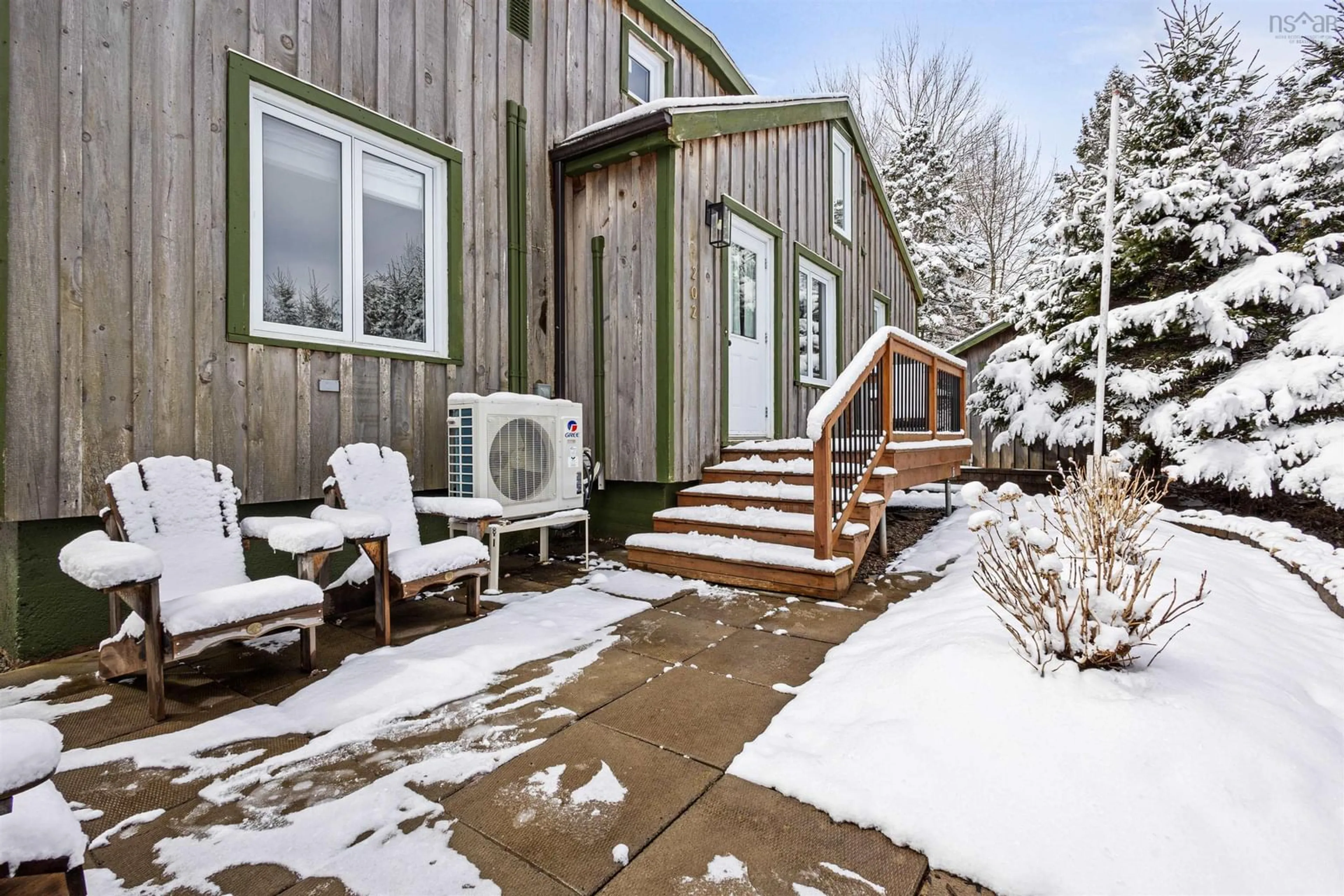 Patio, street for 202 Gaspereau Ave, Wolfville Nova Scotia B4P 2E6