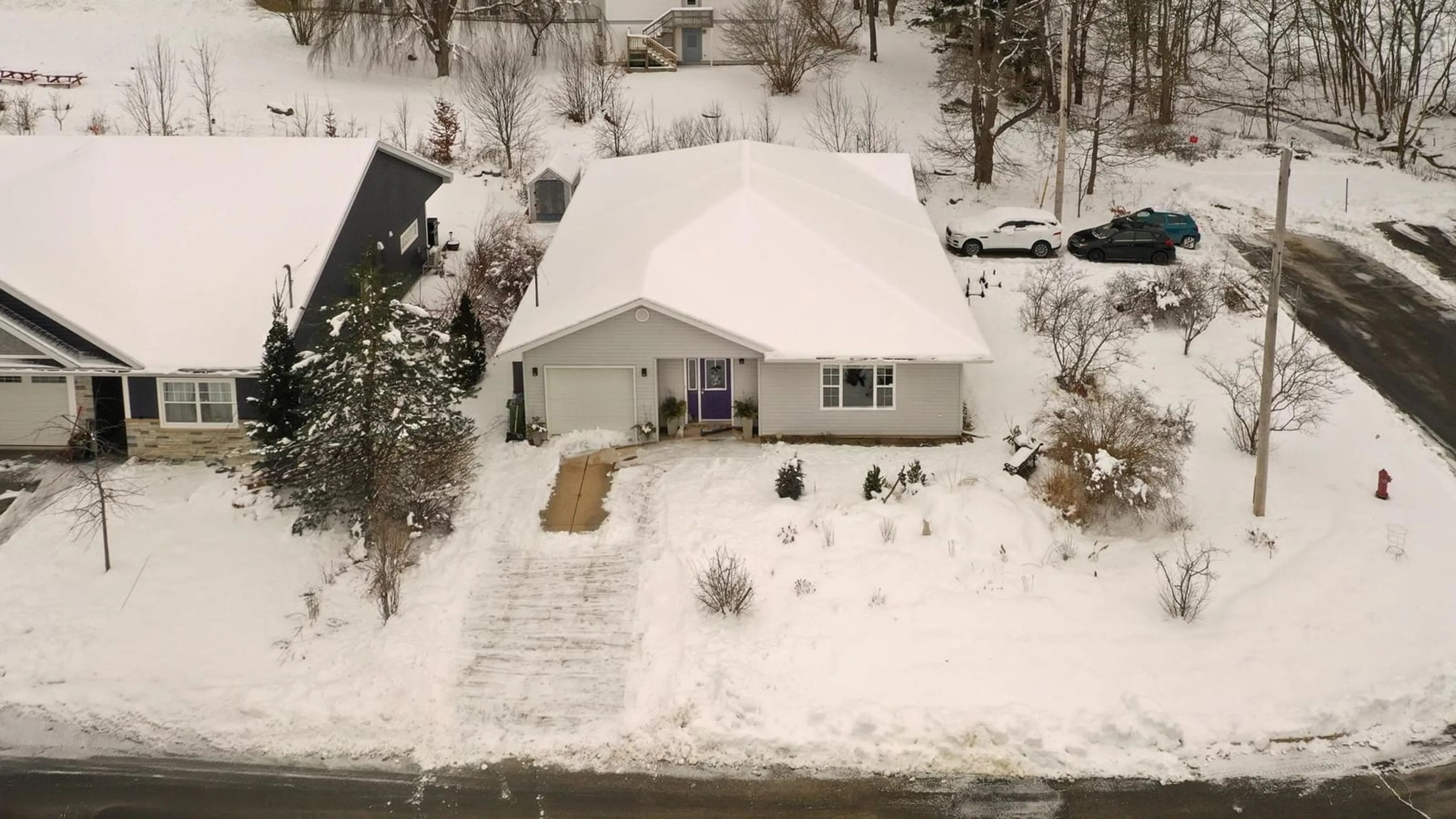 A pic from outside/outdoor area/front of a property/back of a property/a pic from drone, street for 27 Whidden Ave, Wolfville Nova Scotia B4P 0A3