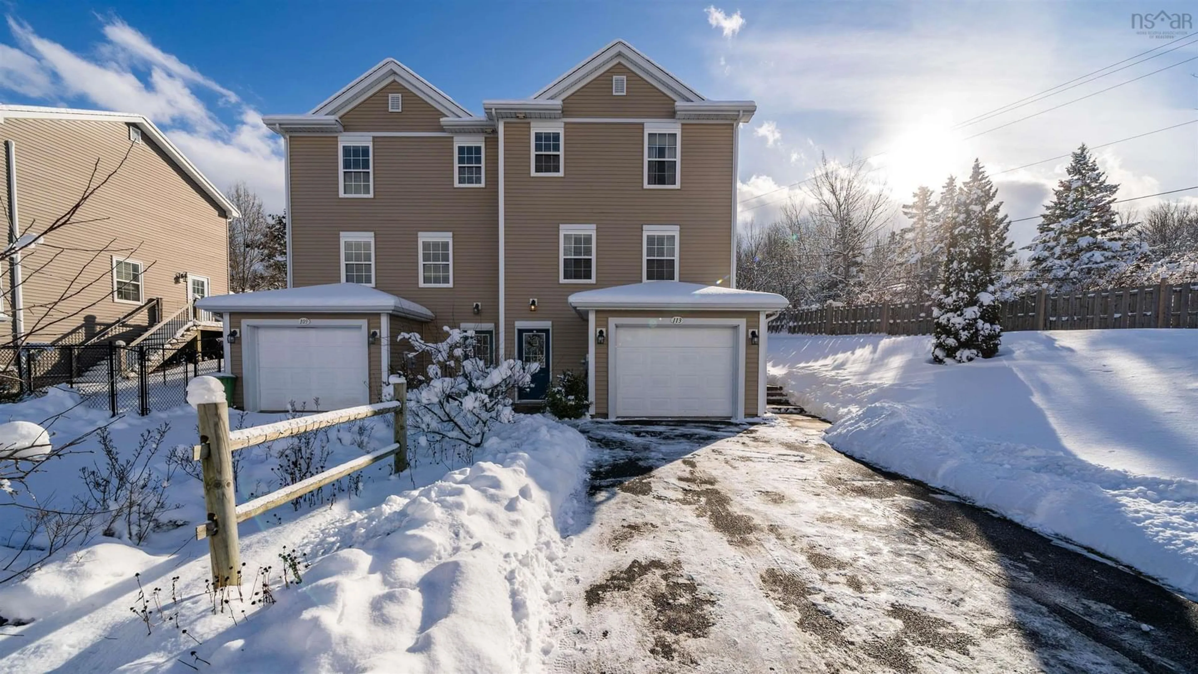 A pic from outside/outdoor area/front of a property/back of a property/a pic from drone, street for 113 Pleasant St, Wolfville Nova Scotia B4P 2R7