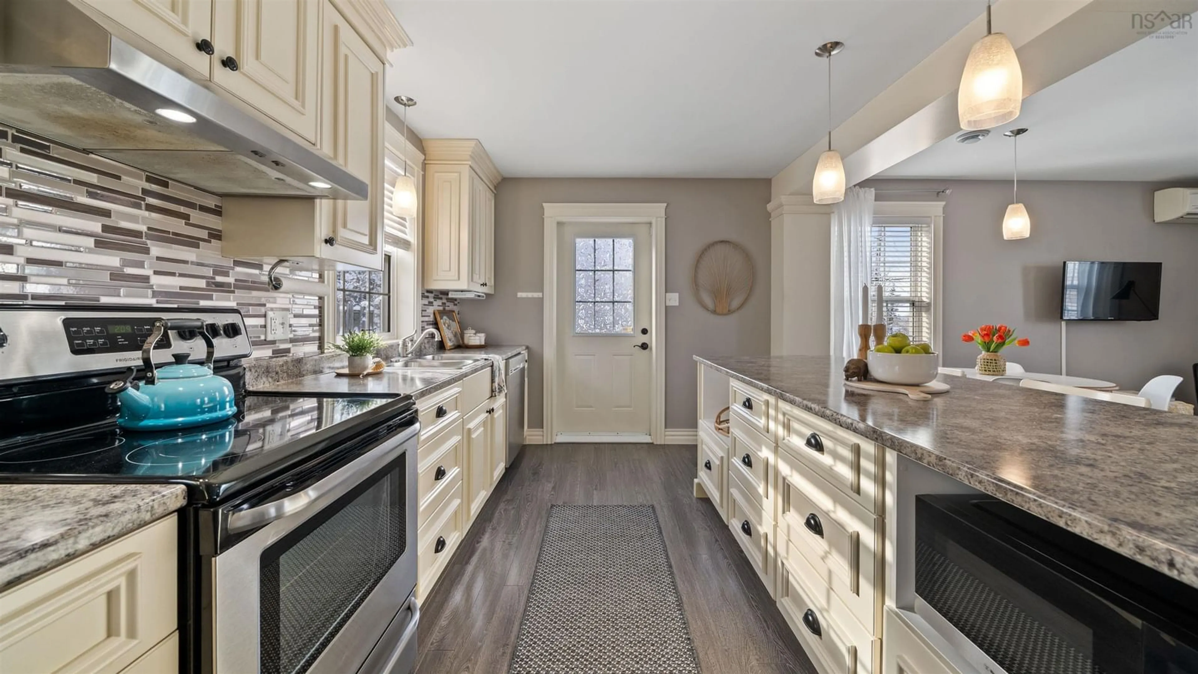 Open concept kitchen, ceramic/tile floor for 113 Pleasant St, Wolfville Nova Scotia B4P 2R7