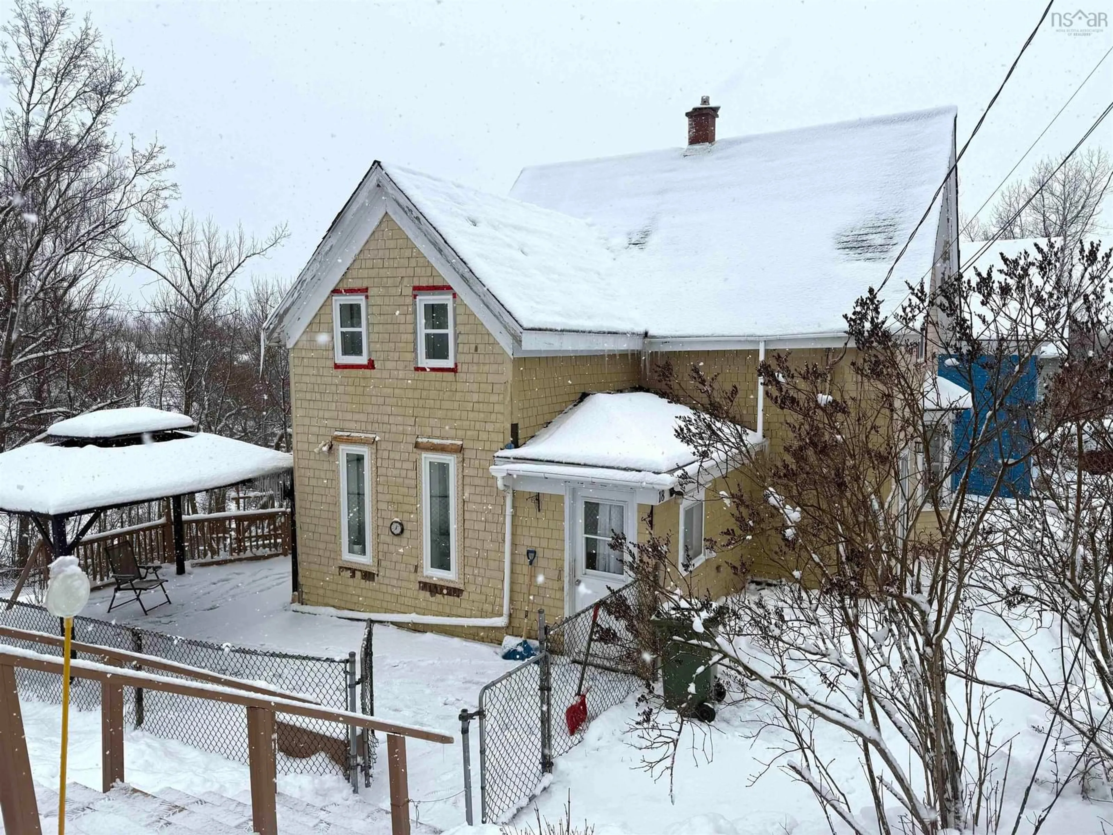 A pic from outside/outdoor area/front of a property/back of a property/a pic from drone, street for 18 Oak St, Trenton Nova Scotia B0K 1X0