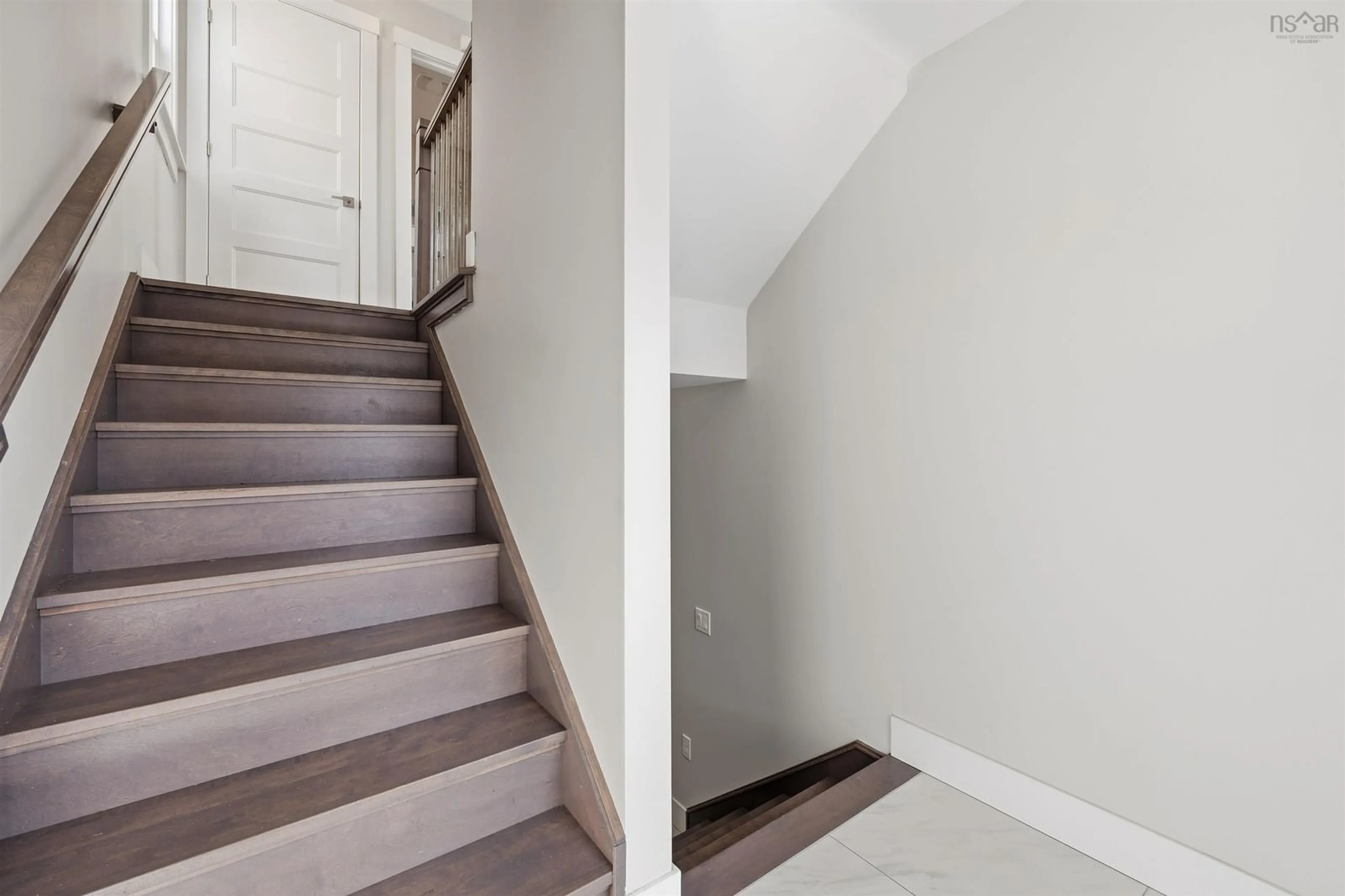Stairs for 31 Travertine Crt, Halifax Nova Scotia B3P 0J5