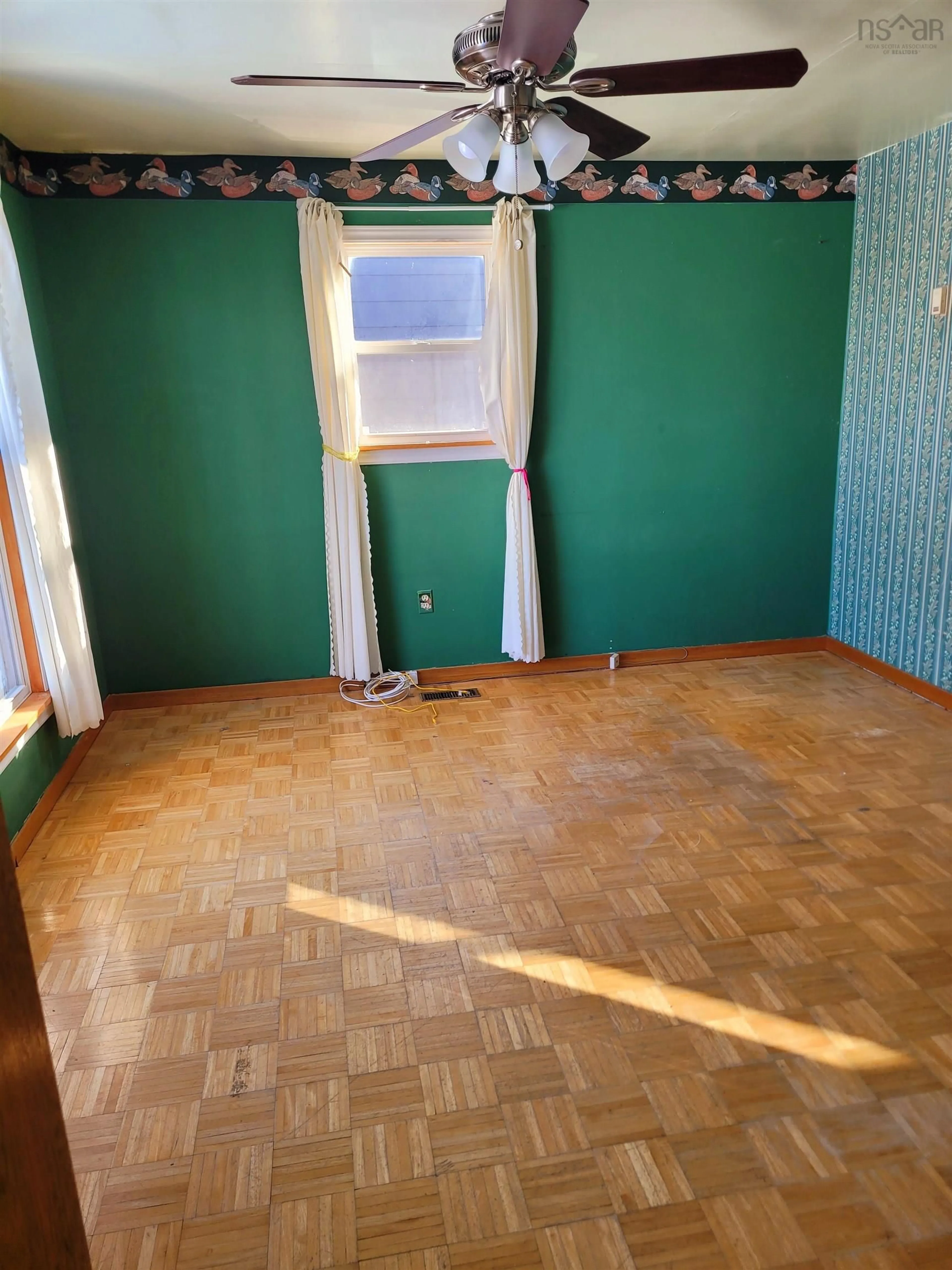 A pic of a room for 5 Currie St, Glace Bay Nova Scotia B1A 5E2