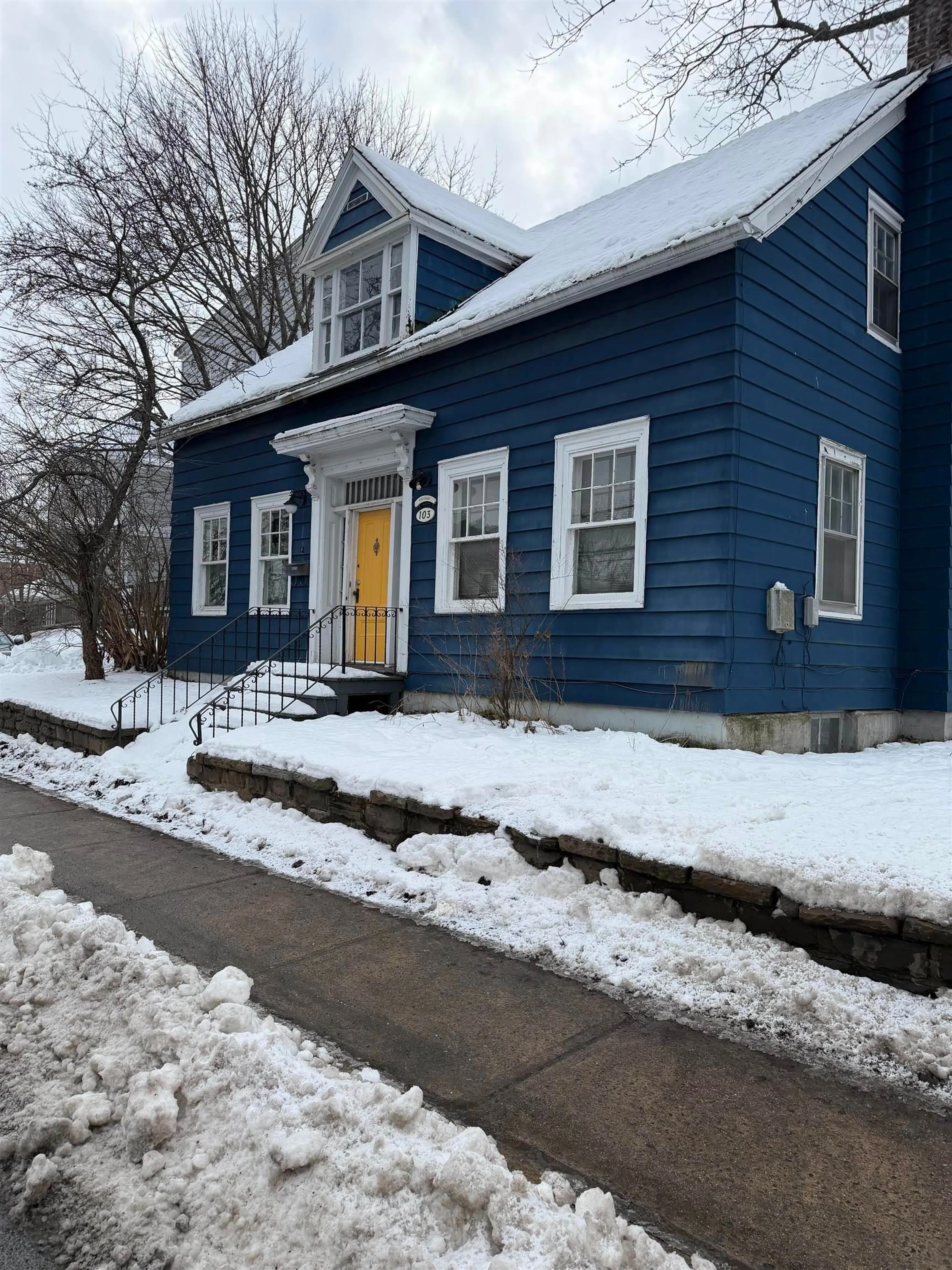 Home with vinyl exterior material, street for 103 College Street, Antigonish Nova Scotia B2G 1X6