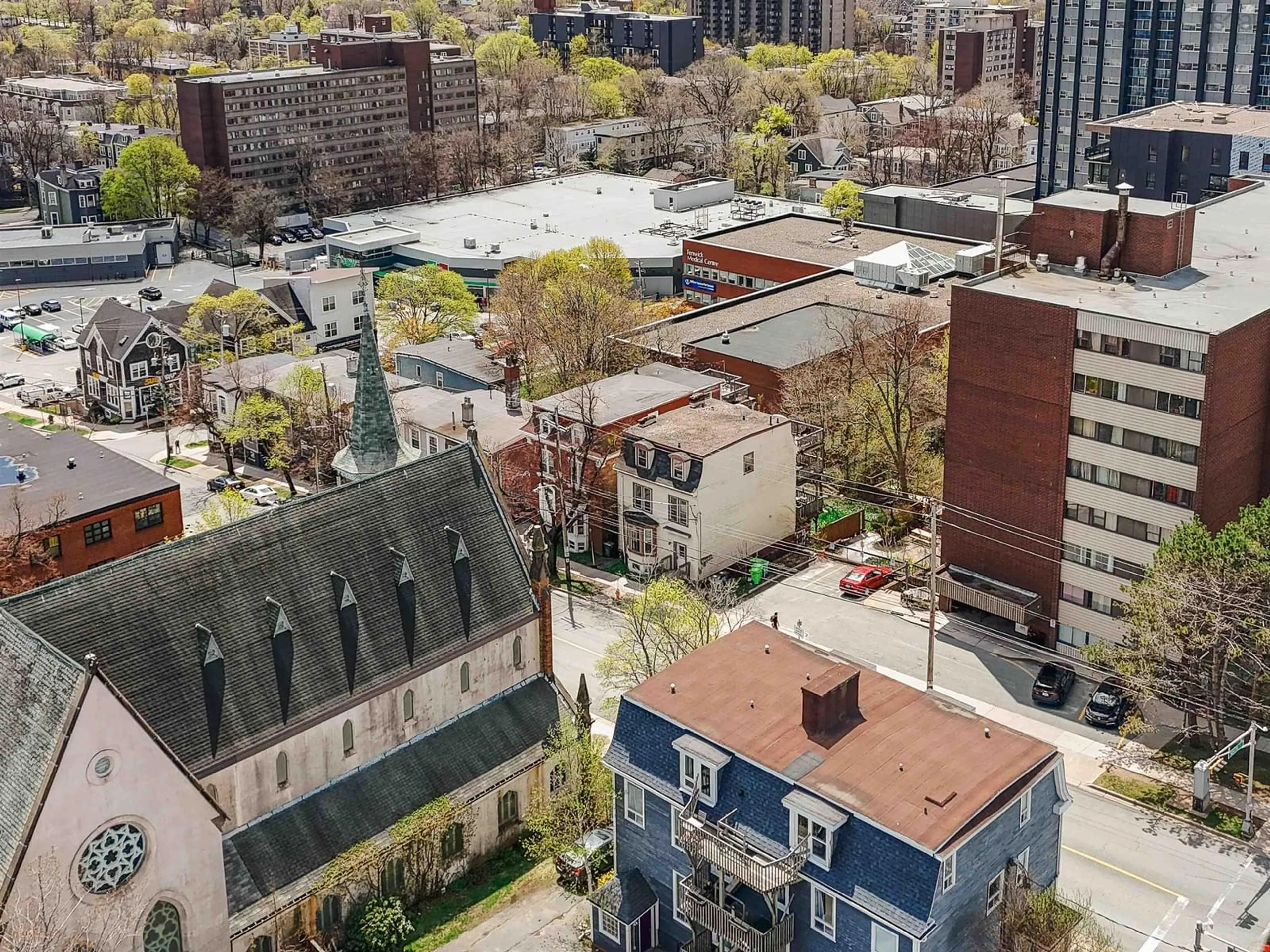 A pic from outside/outdoor area/front of a property/back of a property/a pic from drone, city buildings view from balcony for 1178 Queen St, Halifax Nova Scotia B3H 2S3