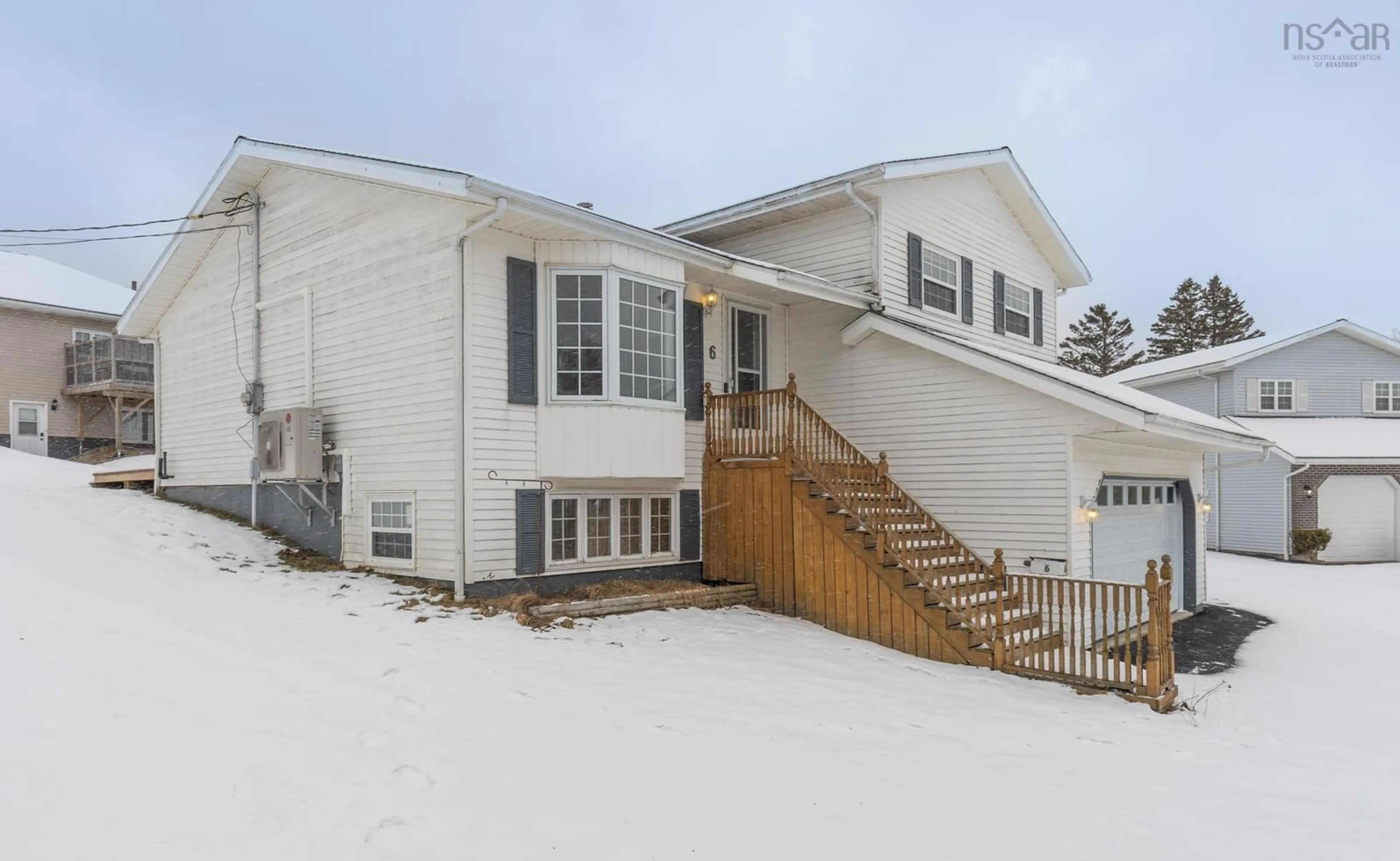 Home with vinyl exterior material, unknown for 6 Placid Crt, Yarmouth Nova Scotia B5A 4N5