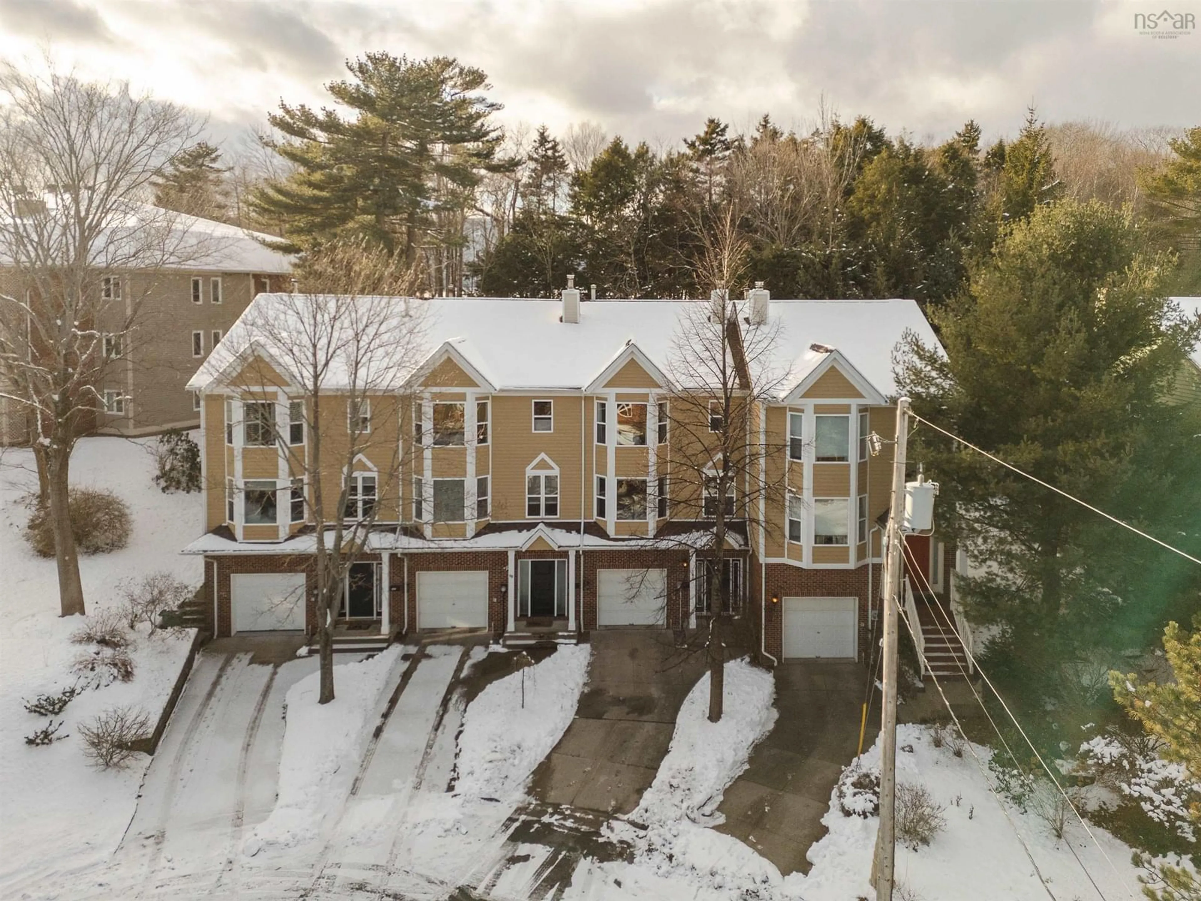 A pic from outside/outdoor area/front of a property/back of a property/a pic from drone, building for 100 Anchor Dr, Halifax Nova Scotia B3N 3E1