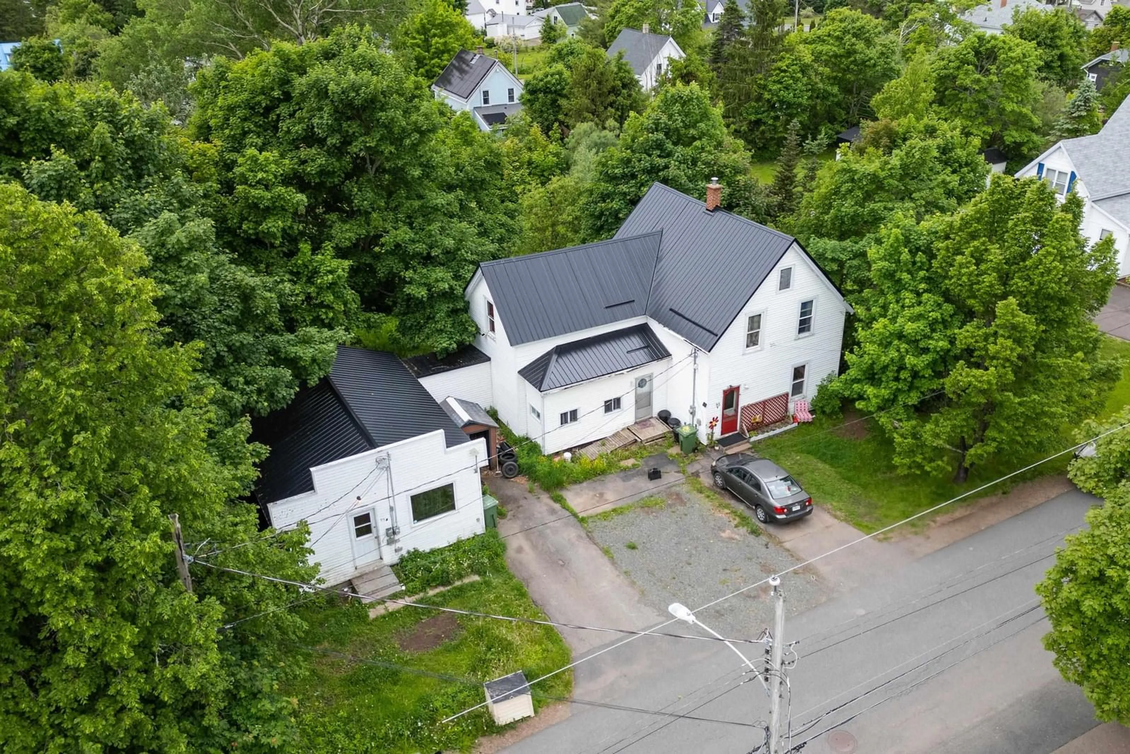 A pic from outside/outdoor area/front of a property/back of a property/a pic from drone, unknown for 95 Church St, Springhill Nova Scotia B0M 1X0