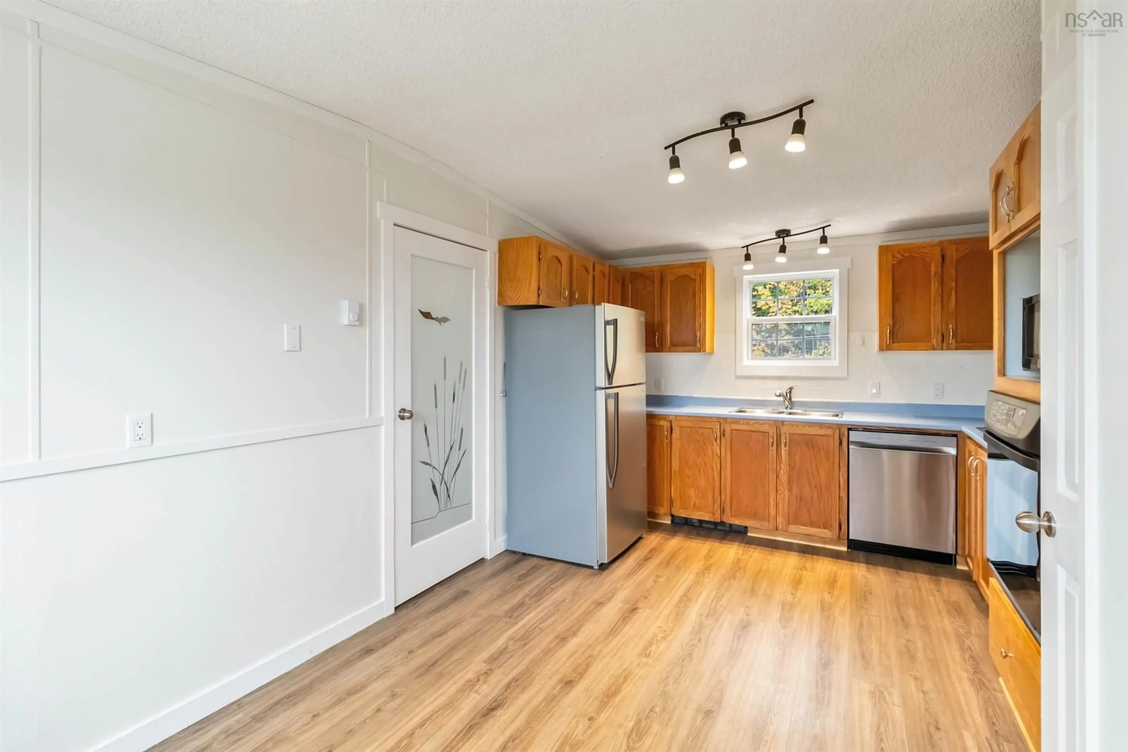 Standard kitchen, wood/laminate floor for 899 East Jeddore Road, East Jeddore Nova Scotia B0J 2L0
