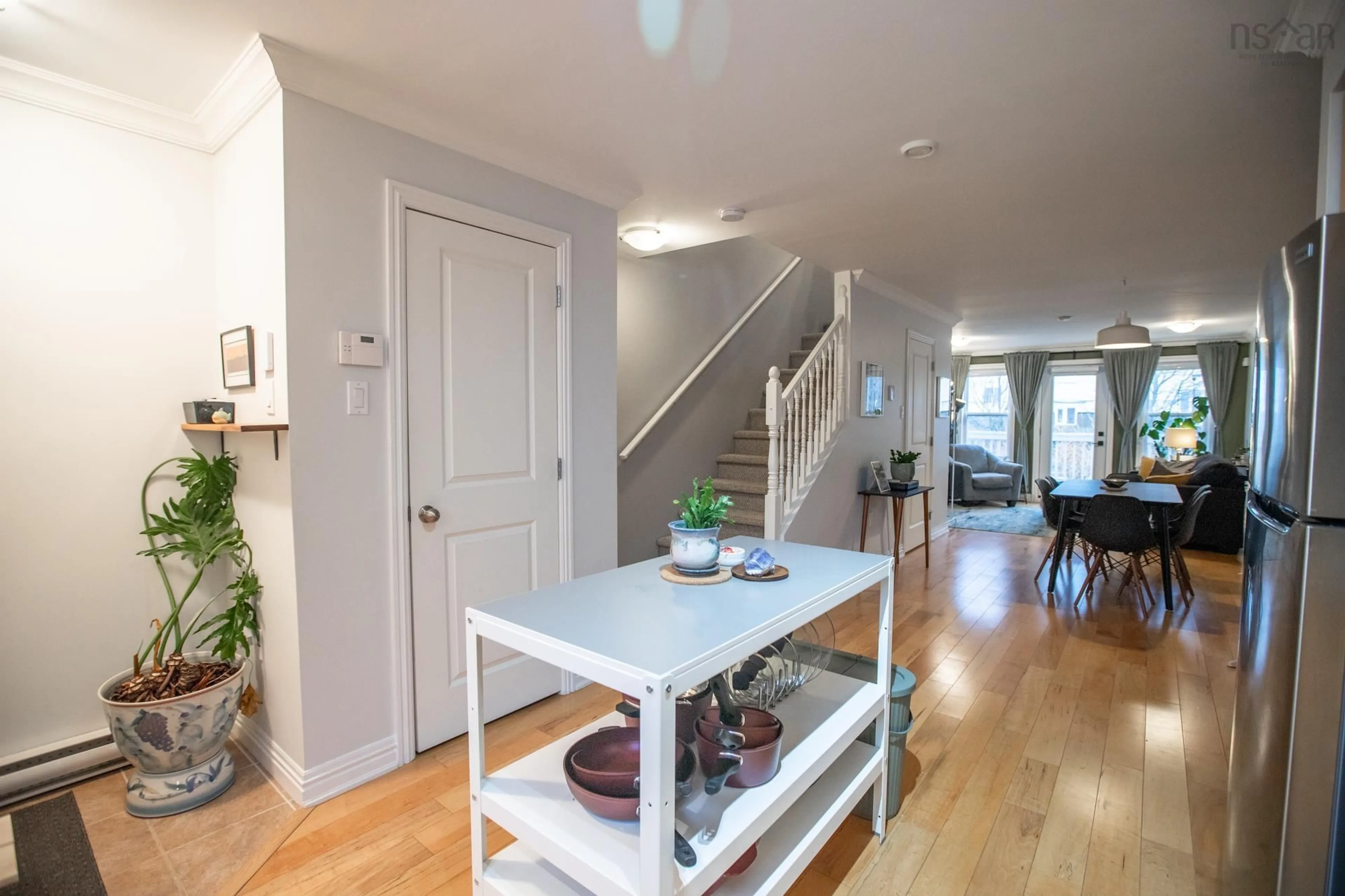 Indoor entryway for 204 52 Irishtown Rd, Dartmouth Nova Scotia B2Y 2W9