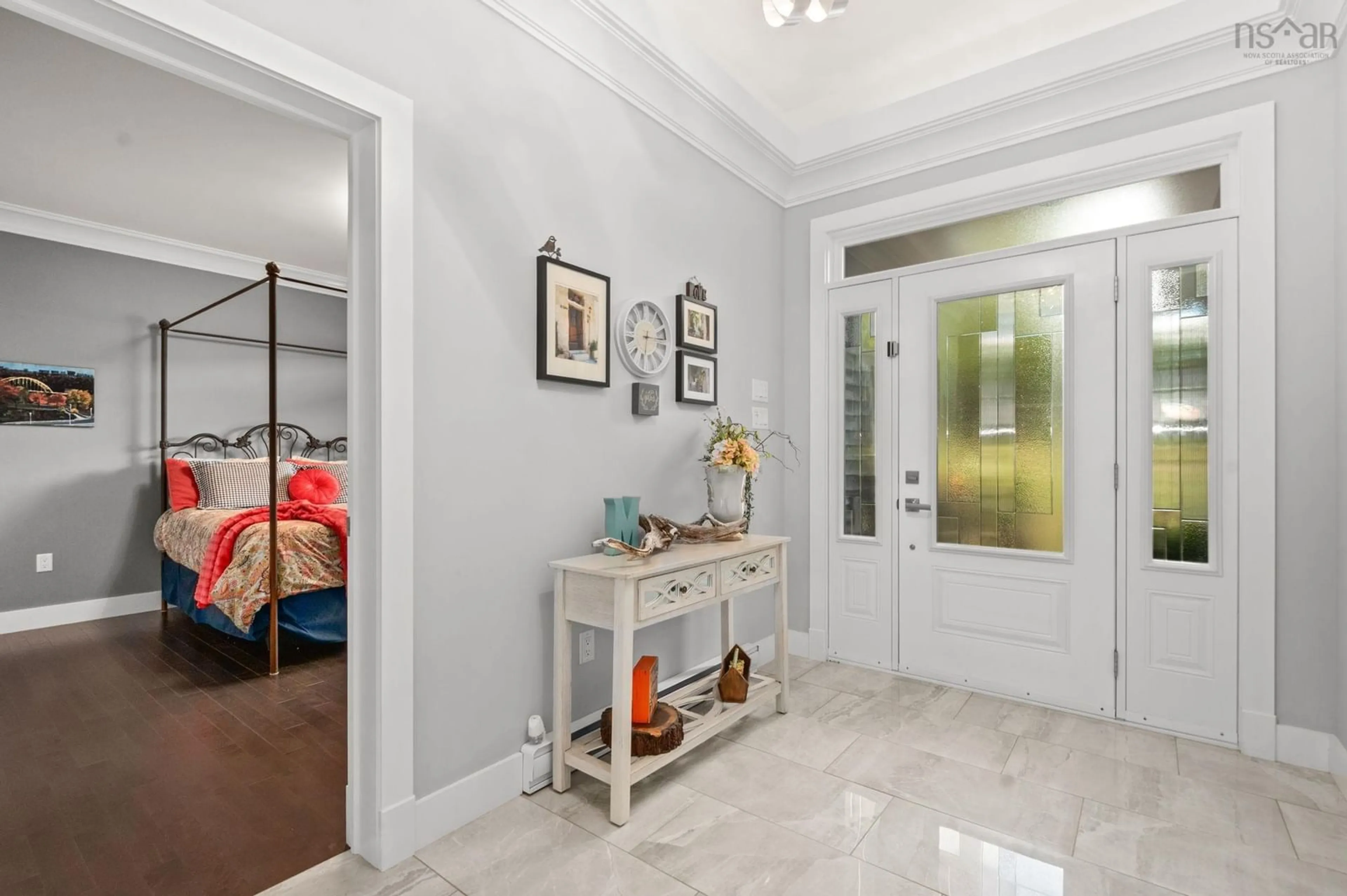 Indoor entryway for 769 Lakeview Ave, Middle Sackville Nova Scotia B4E 3G9