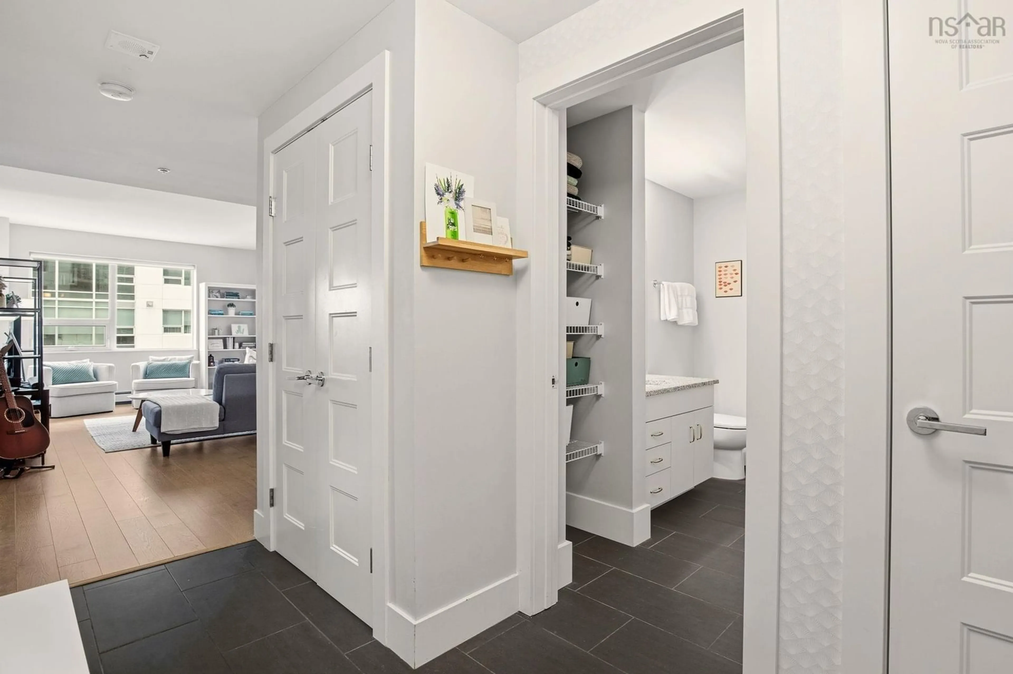 Indoor entryway for 15 Kings Wharf Place #503, Dartmouth Nova Scotia B2Y 0C2