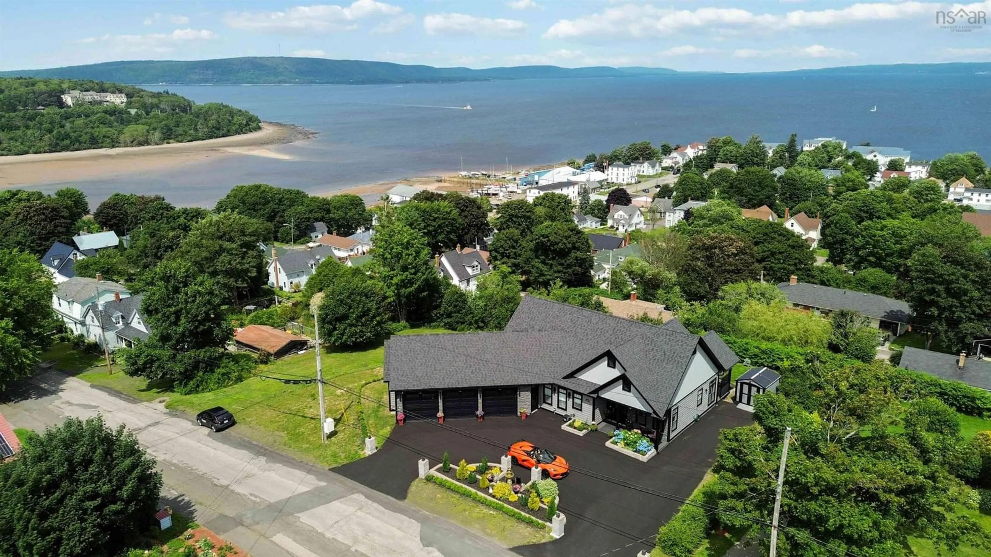A pic from outside/outdoor area/front of a property/back of a property/a pic from drone, water/lake/river/ocean view for 180 King St, Digby Nova Scotia B0V 1A0