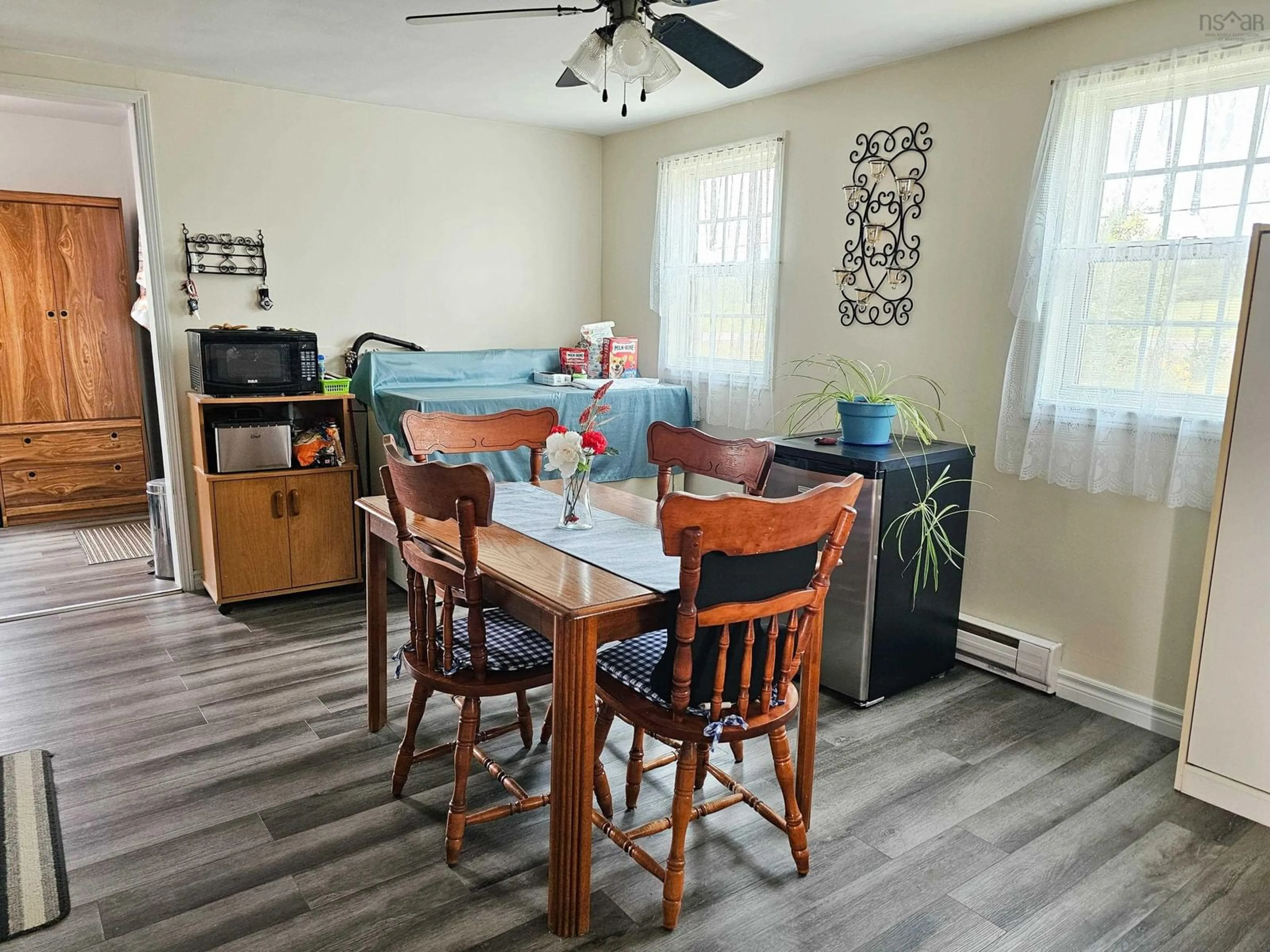 A pic of a room for 4606 Highway 2, Upper Economy Nova Scotia B0M 1B0