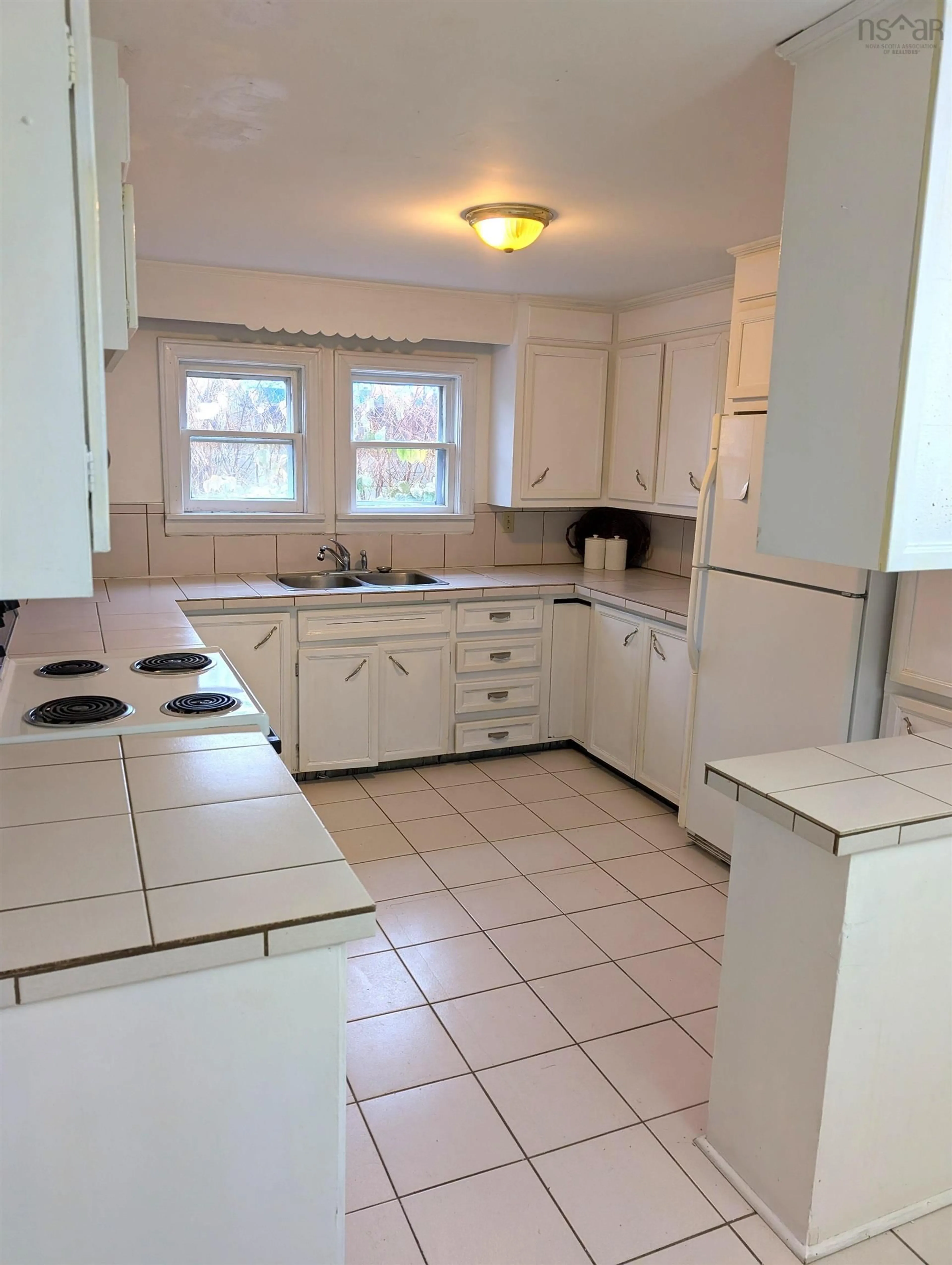 Standard kitchen, ceramic/tile floor for 1001 King St #A, B, & C, Bridgewater Nova Scotia B4V 1C3