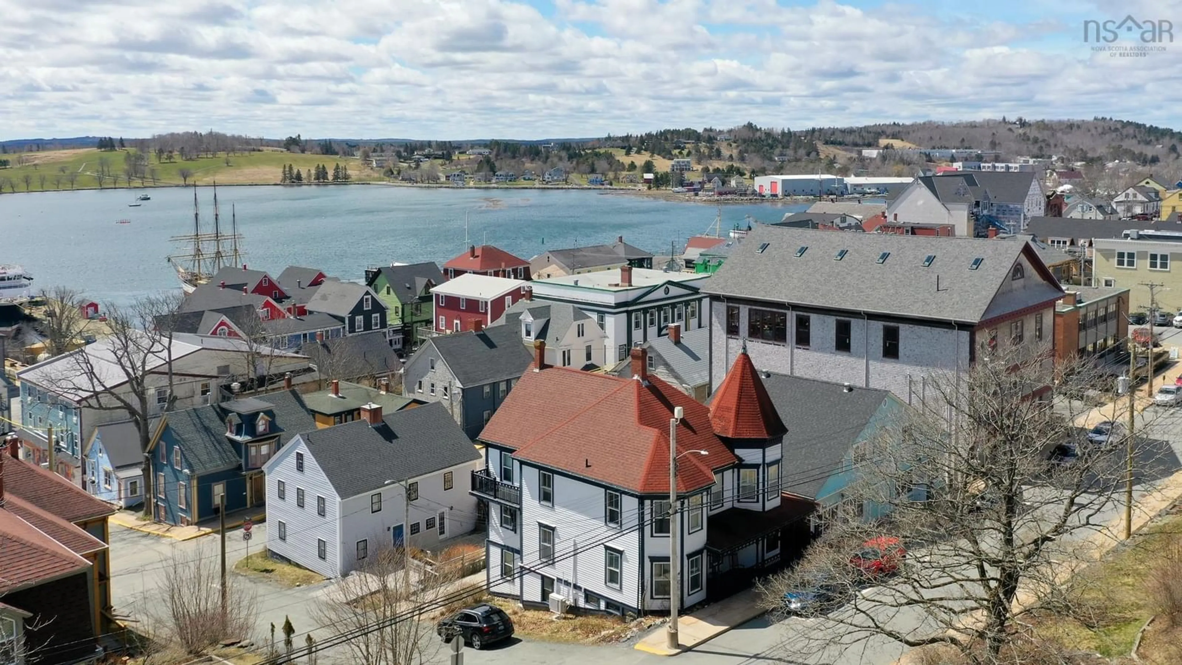 A pic from outside/outdoor area/front of a property/back of a property/a pic from drone, unknown for 306 Lincoln St, Lunenburg Nova Scotia B0J 2C0
