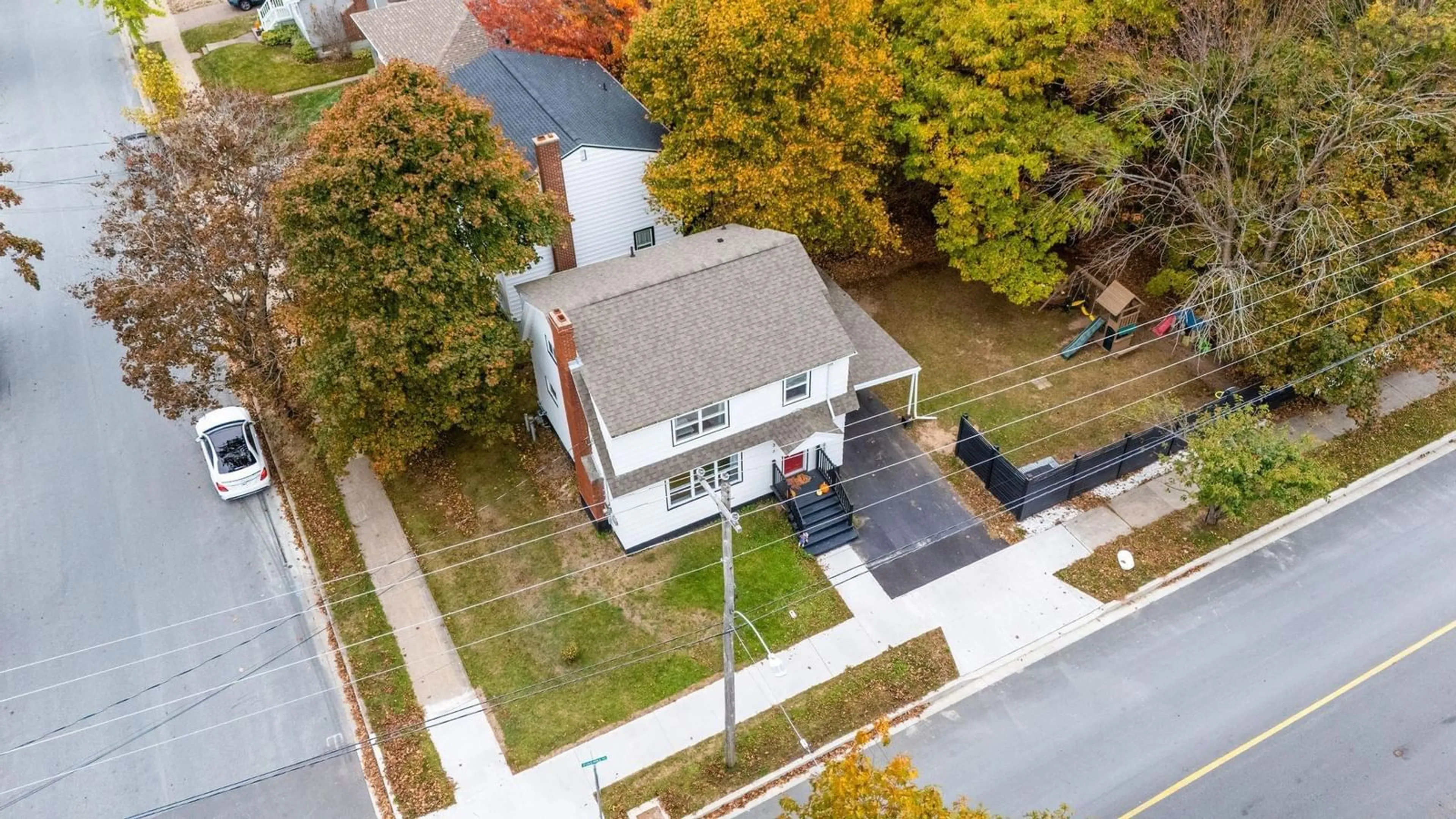 A pic from outside/outdoor area/front of a property/back of a property/a pic from drone, street for 33 Pinehill Rd, Dartmouth Nova Scotia B3A 2G2