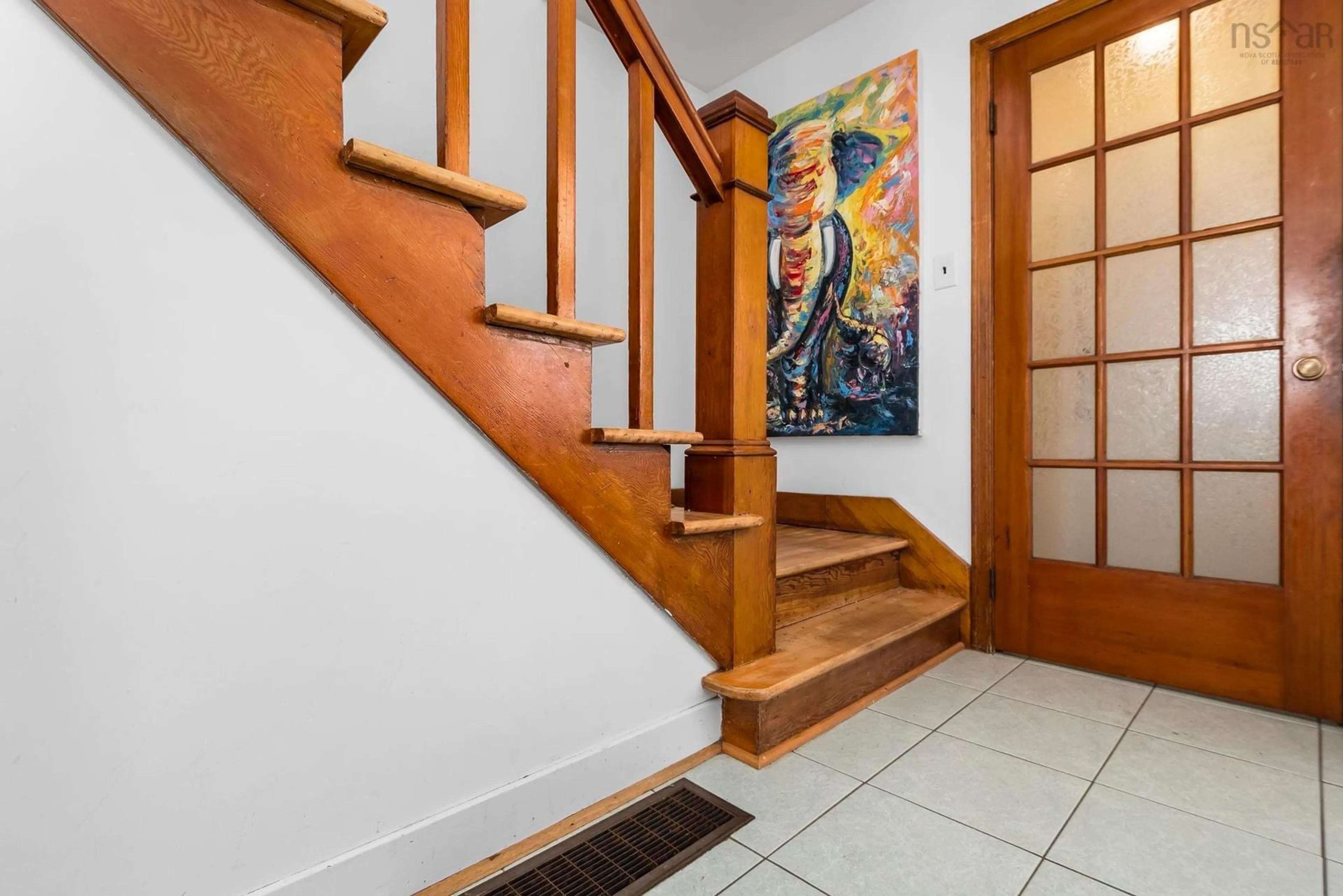 Indoor foyer for 33 Pinehill Rd, Dartmouth Nova Scotia B3A 2G2