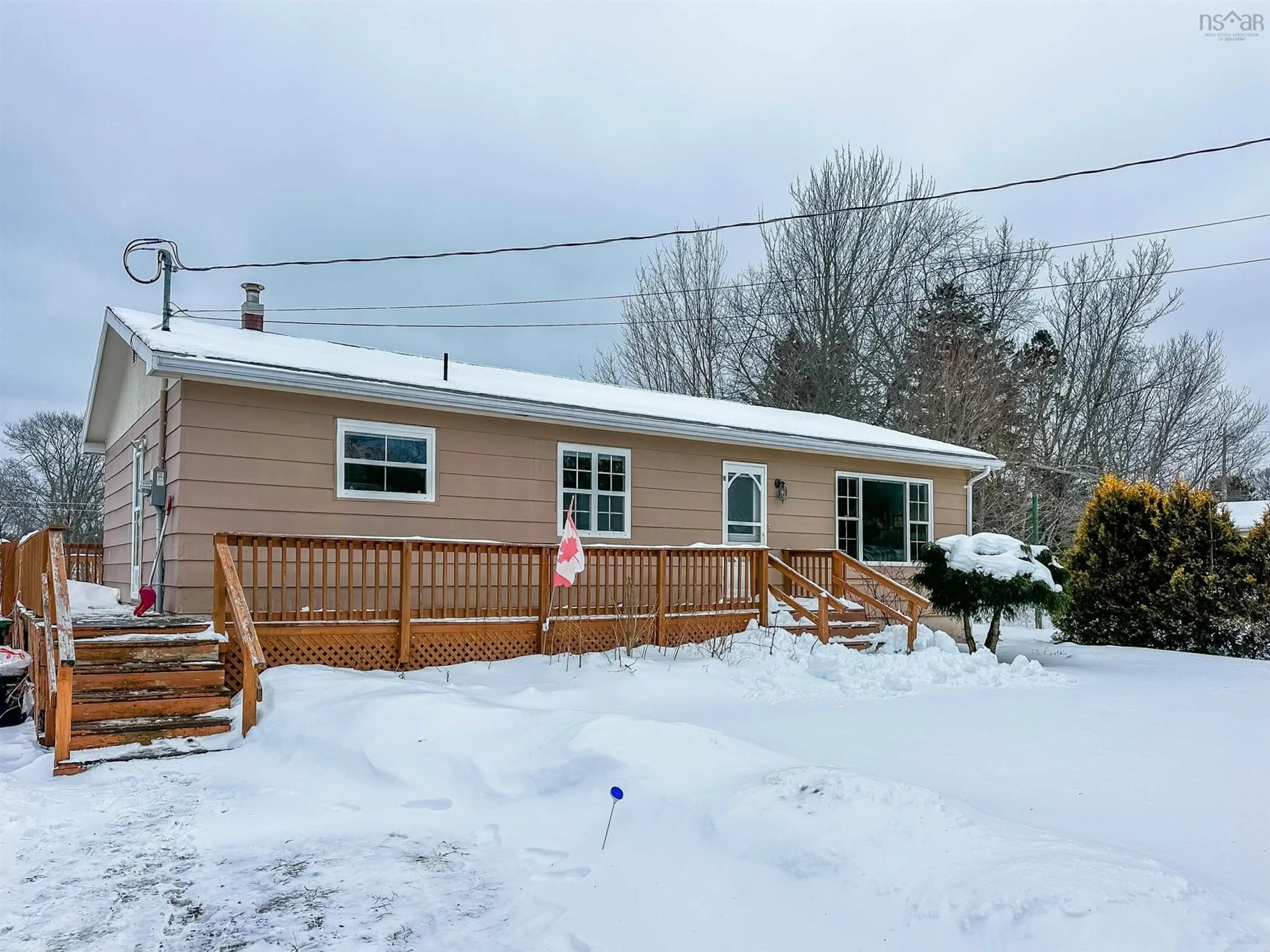 A pic from outside/outdoor area/front of a property/back of a property/a pic from drone, street for 352 Moody Crt, Kingston Nova Scotia B0P 1R0