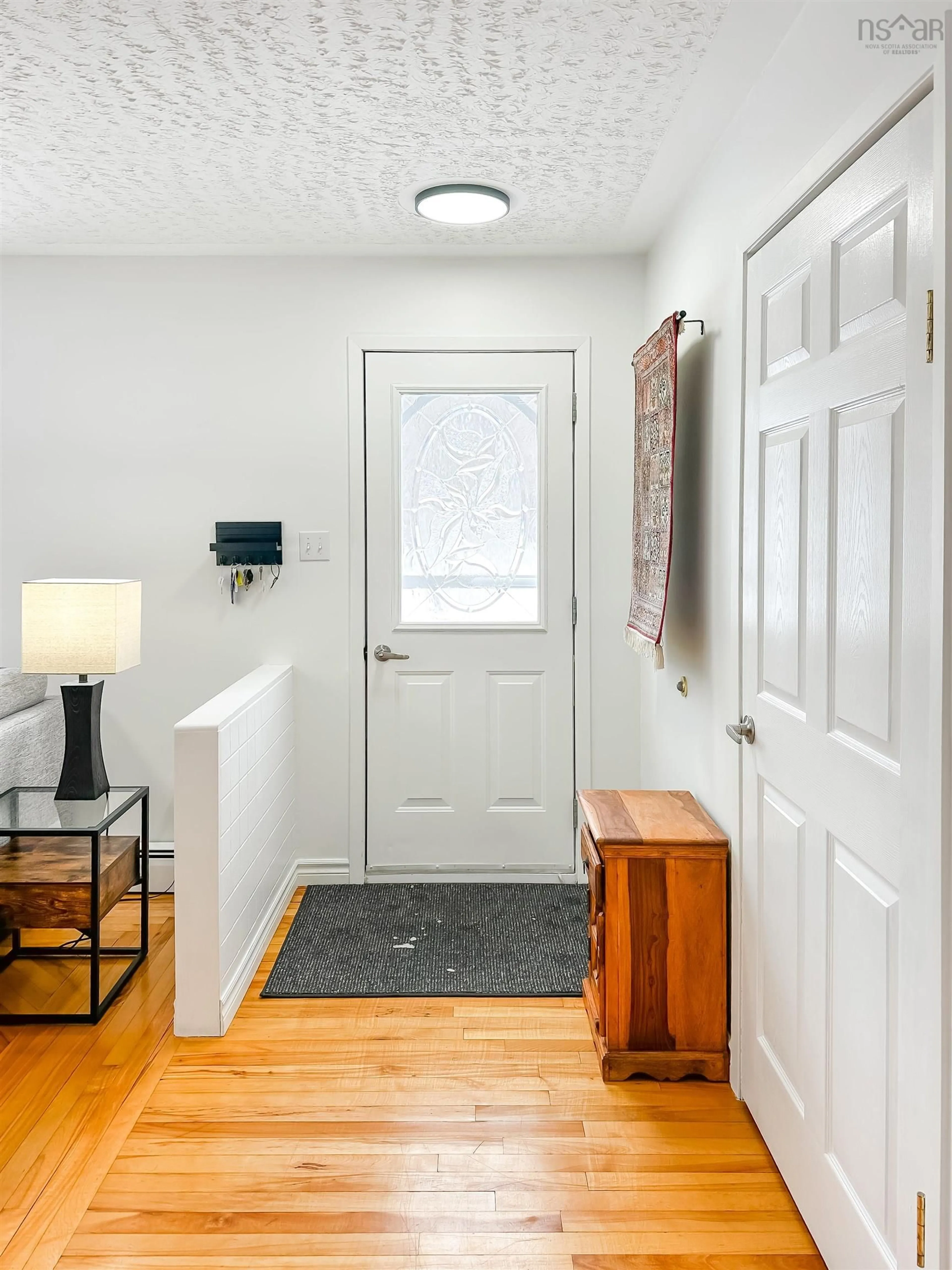 Indoor entryway for 352 Moody Crt, Kingston Nova Scotia B0P 1R0