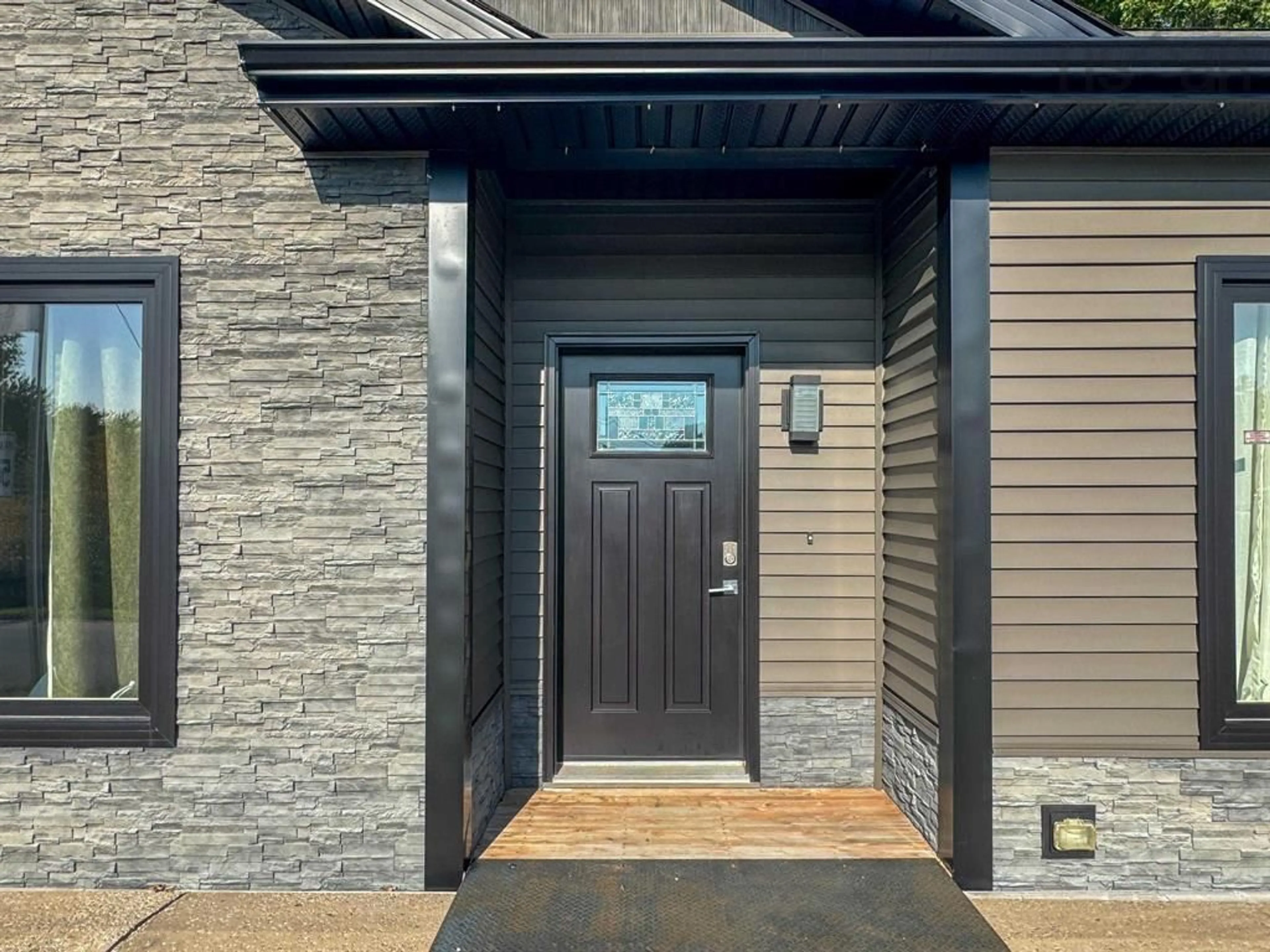 Indoor entryway for 277 Haven Dr, Bridgewater Nova Scotia B4V 4E4