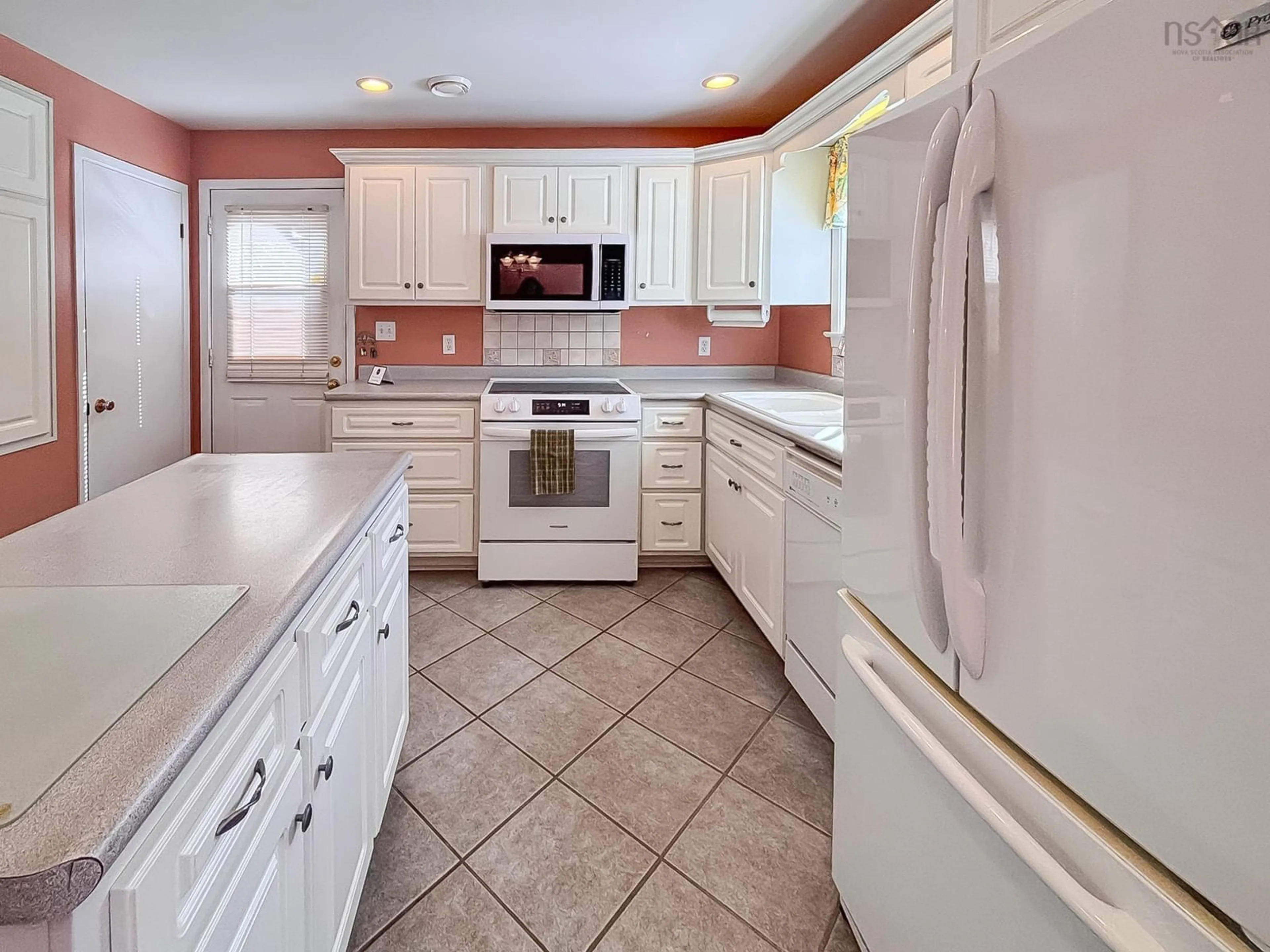 Unknown for 65 Walnut St, Bridgewater Nova Scotia B4V 1L5