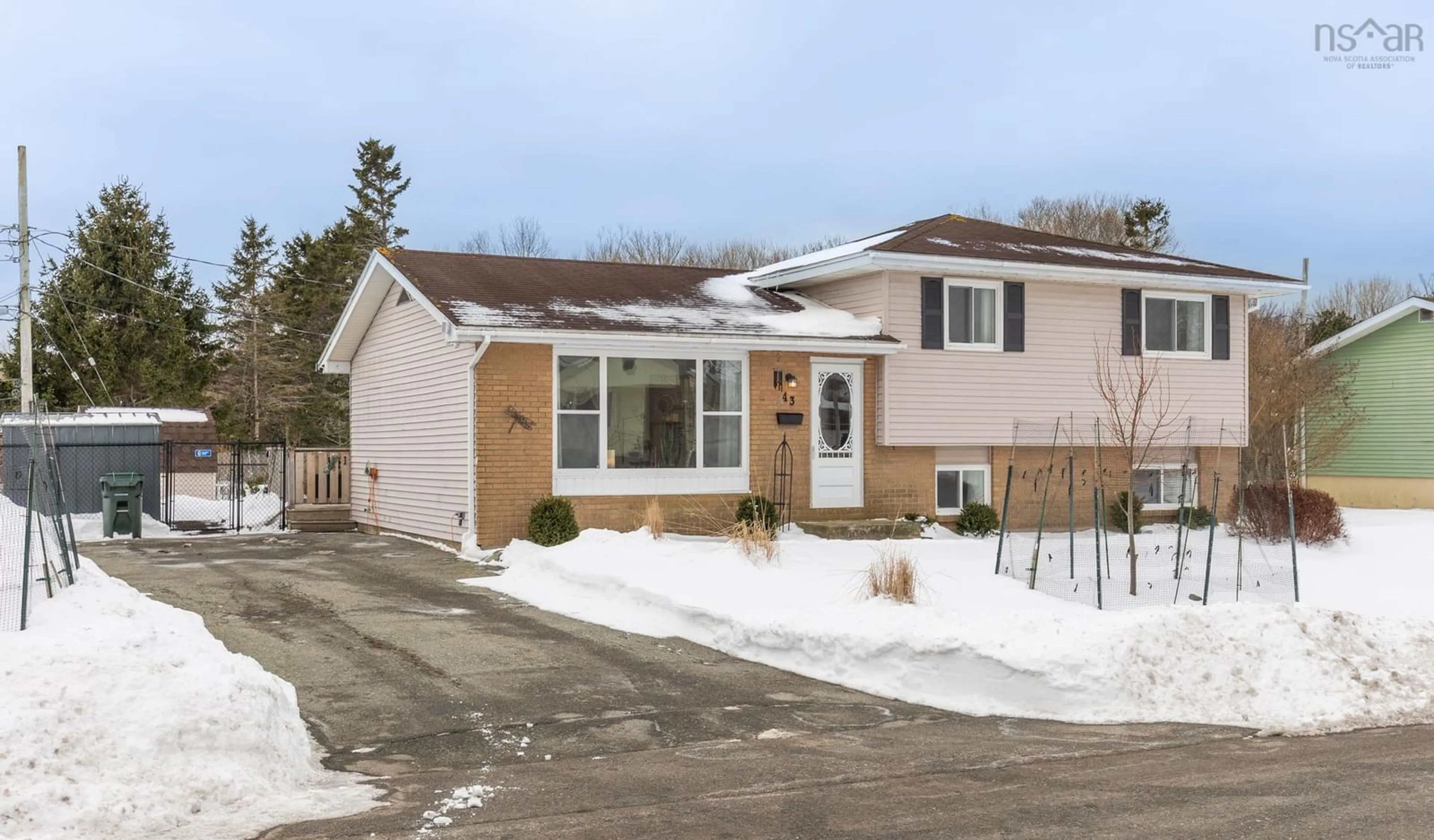 Unknown for 43 James St, Yarmouth Nova Scotia B5A 4R1