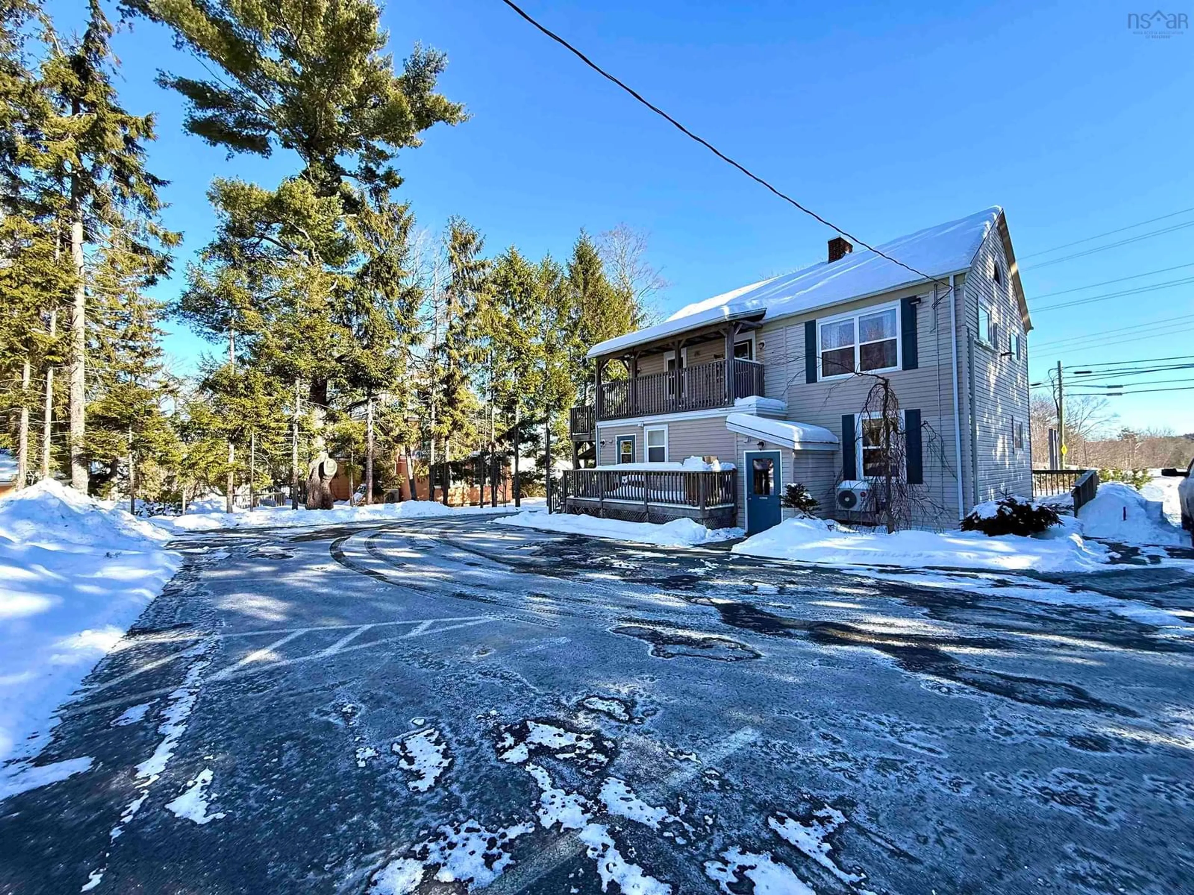 A pic from outside/outdoor area/front of a property/back of a property/a pic from drone, street for 158 Dufferin St, Bridgewater Nova Scotia B4V 2M1