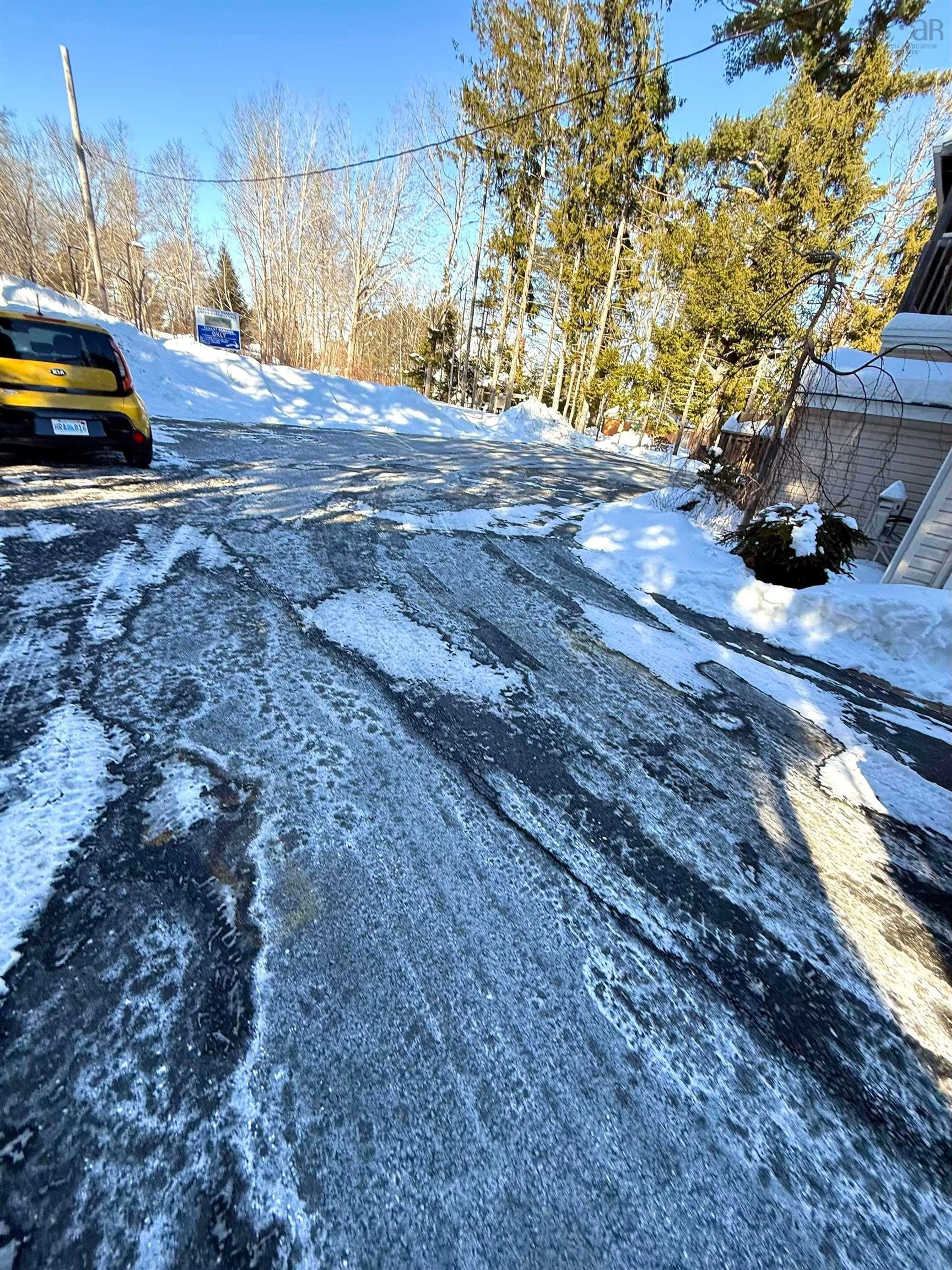 Parking for 158 Dufferin St, Bridgewater Nova Scotia B4V 2M1