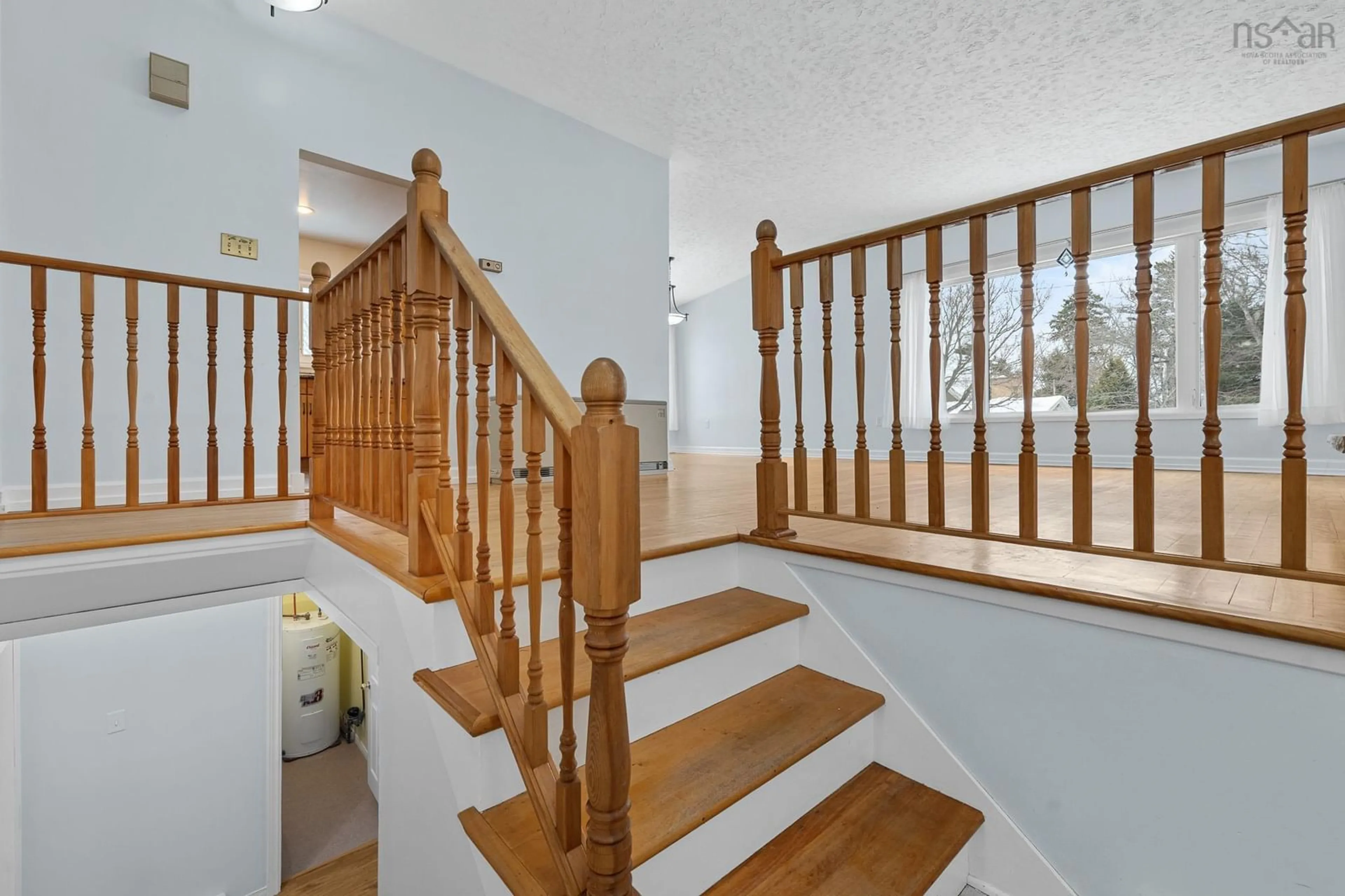 Indoor foyer for 69 Deepwood Cres, Halifax Nova Scotia B3M 2Y5