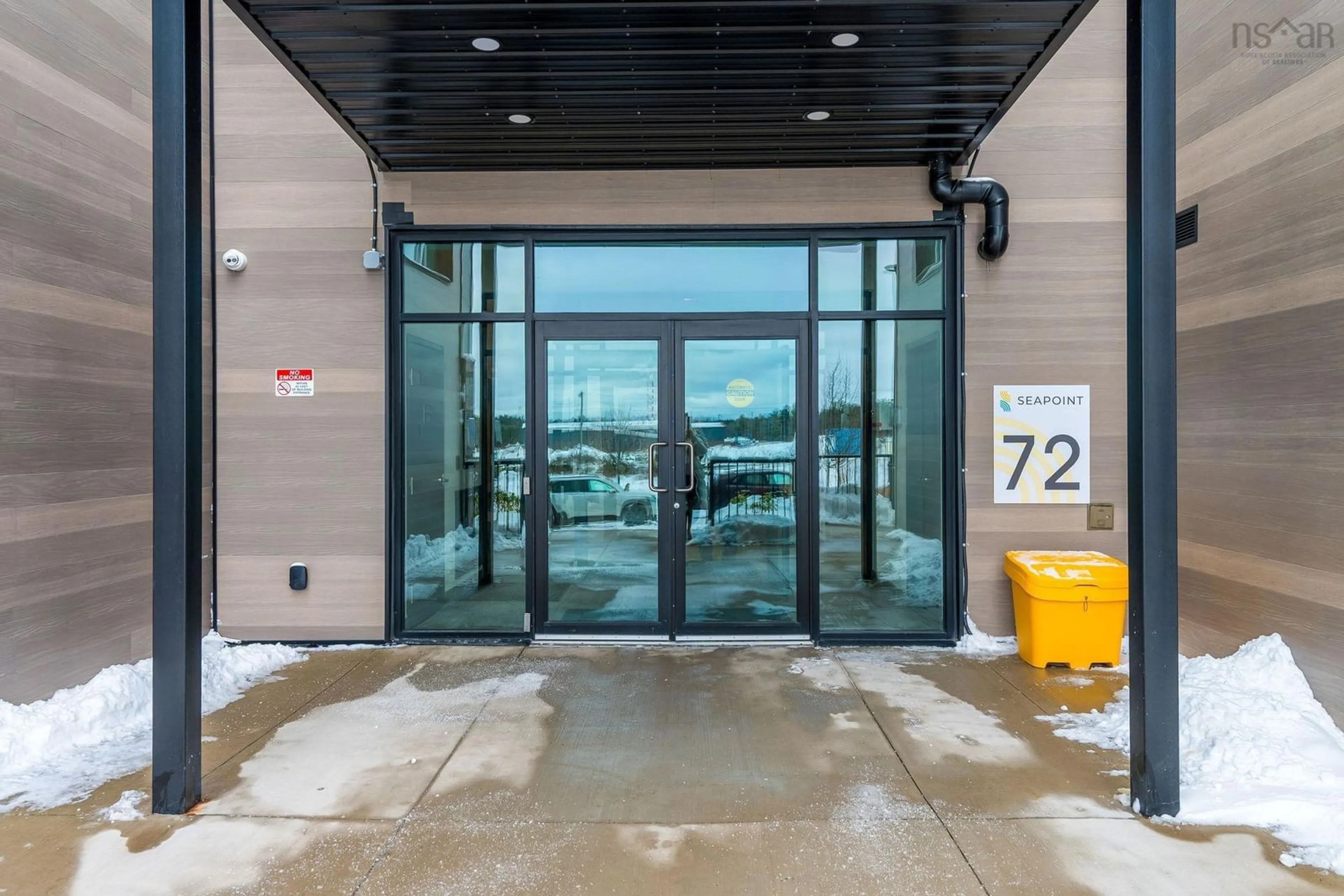 Indoor foyer for 72 Seapoint Rd #1203, Dartmouth Nova Scotia B3B 0R8