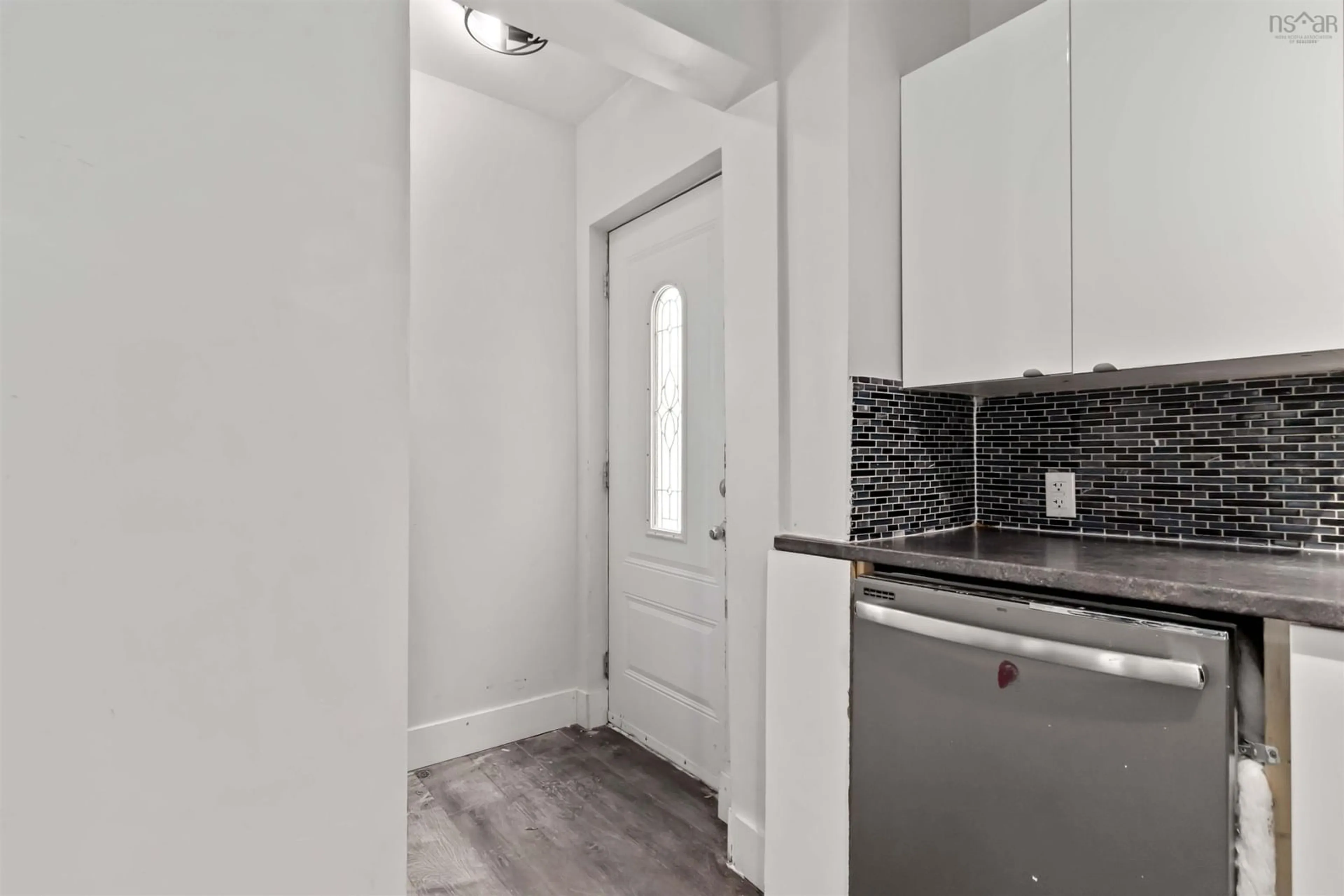 Unknown for 102 King St, Dartmouth Nova Scotia B2Y 2S1