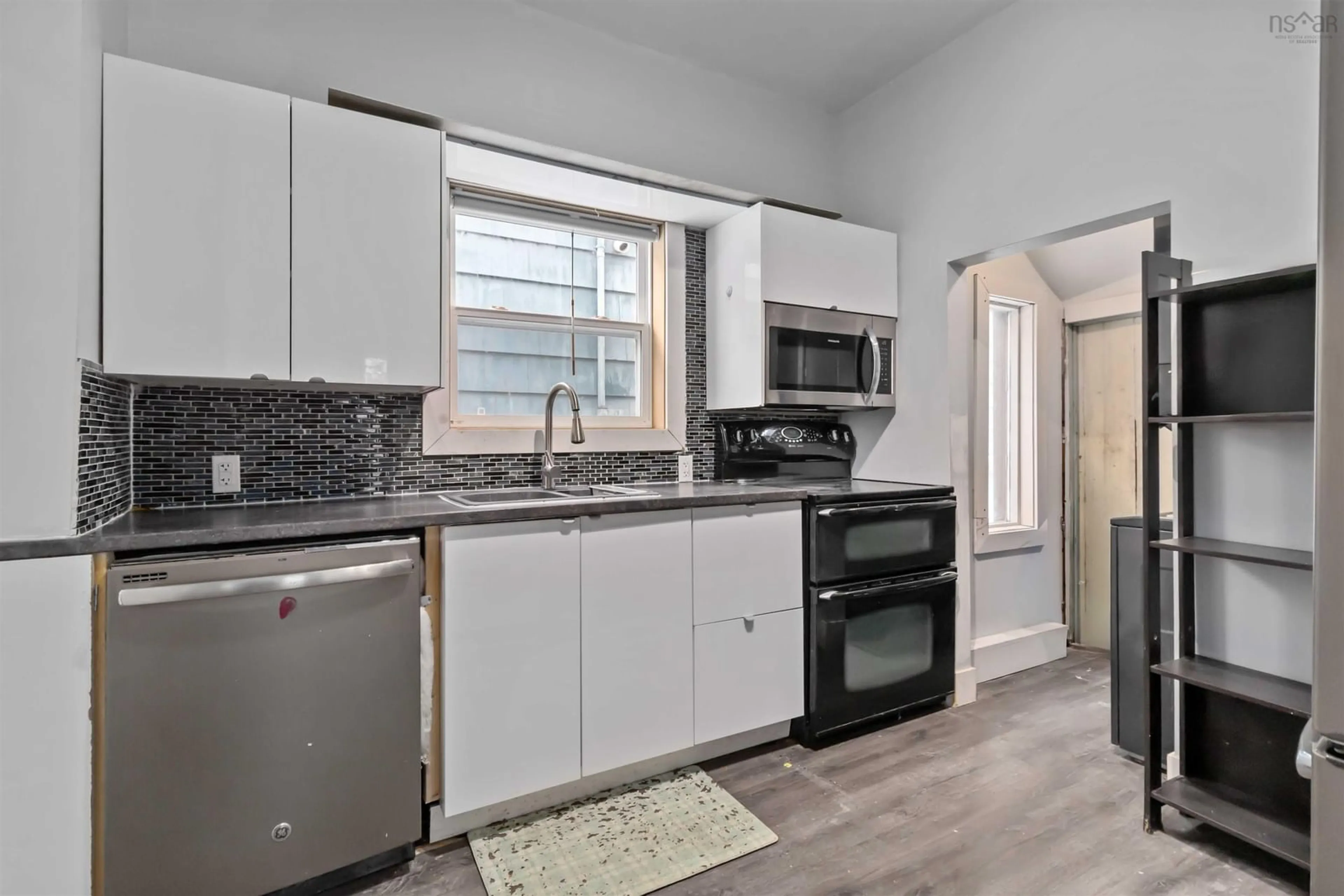 Standard kitchen, unknown for 102 King St, Dartmouth Nova Scotia B2Y 2S1