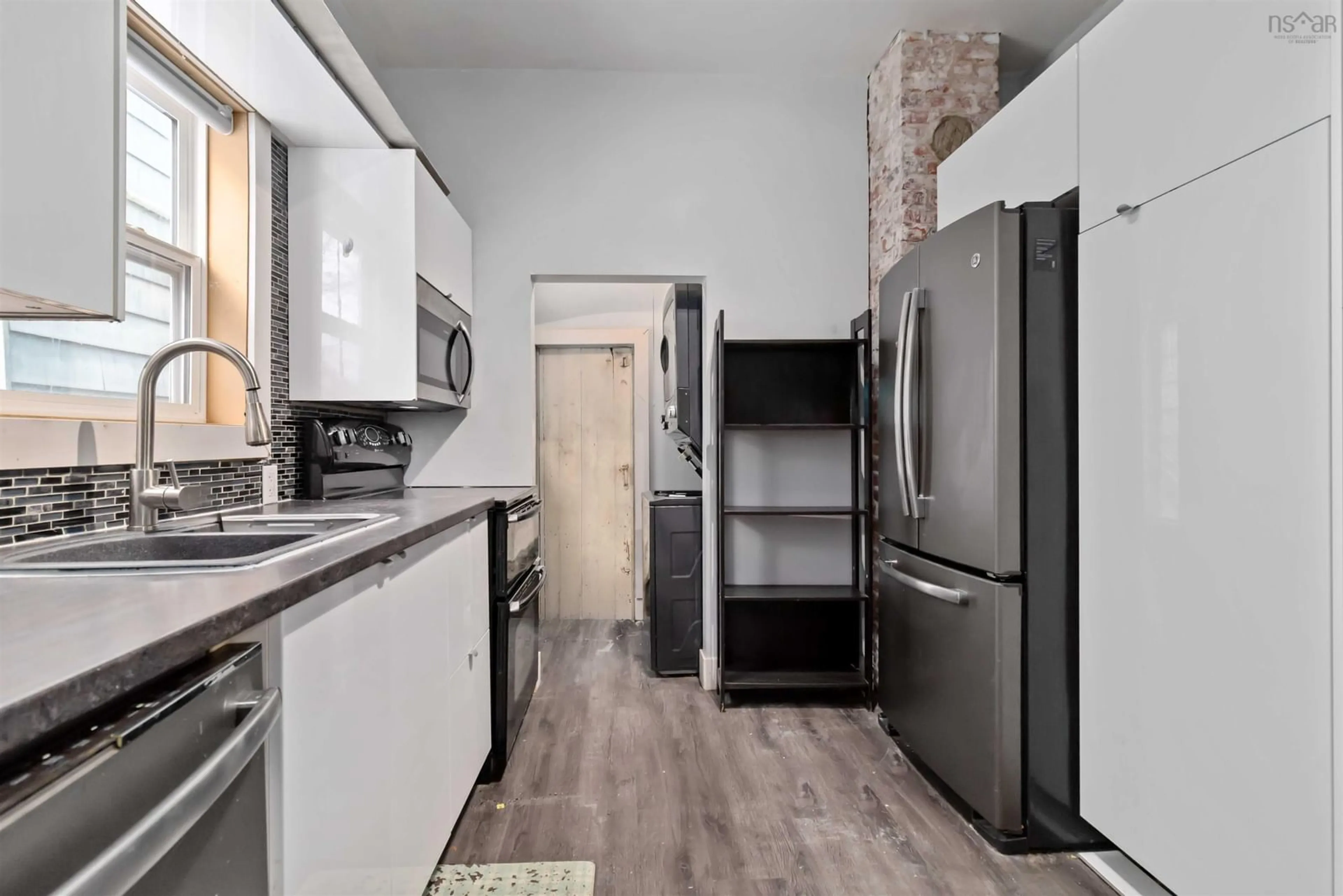 Standard kitchen, unknown for 102 King St, Dartmouth Nova Scotia B2Y 2S1