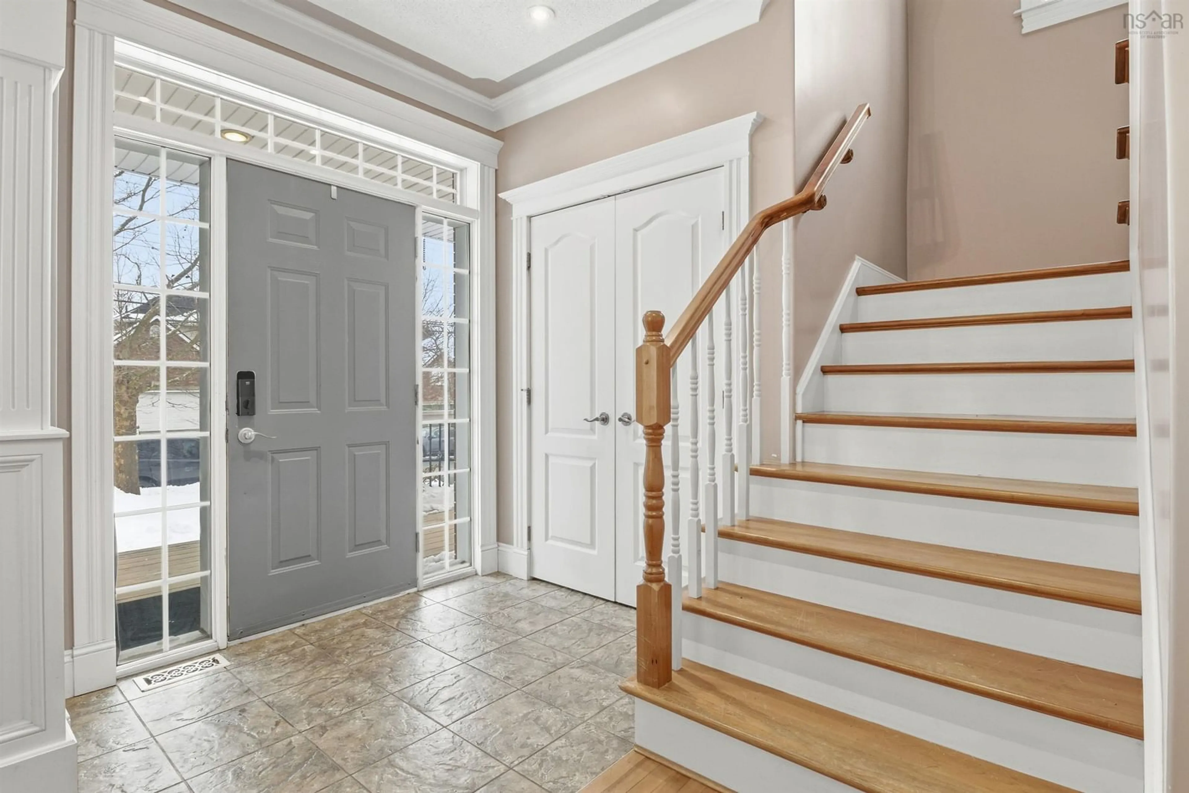 Indoor entryway for 378 Portland Hills Dr, Dartmouth Nova Scotia B2W 6R3