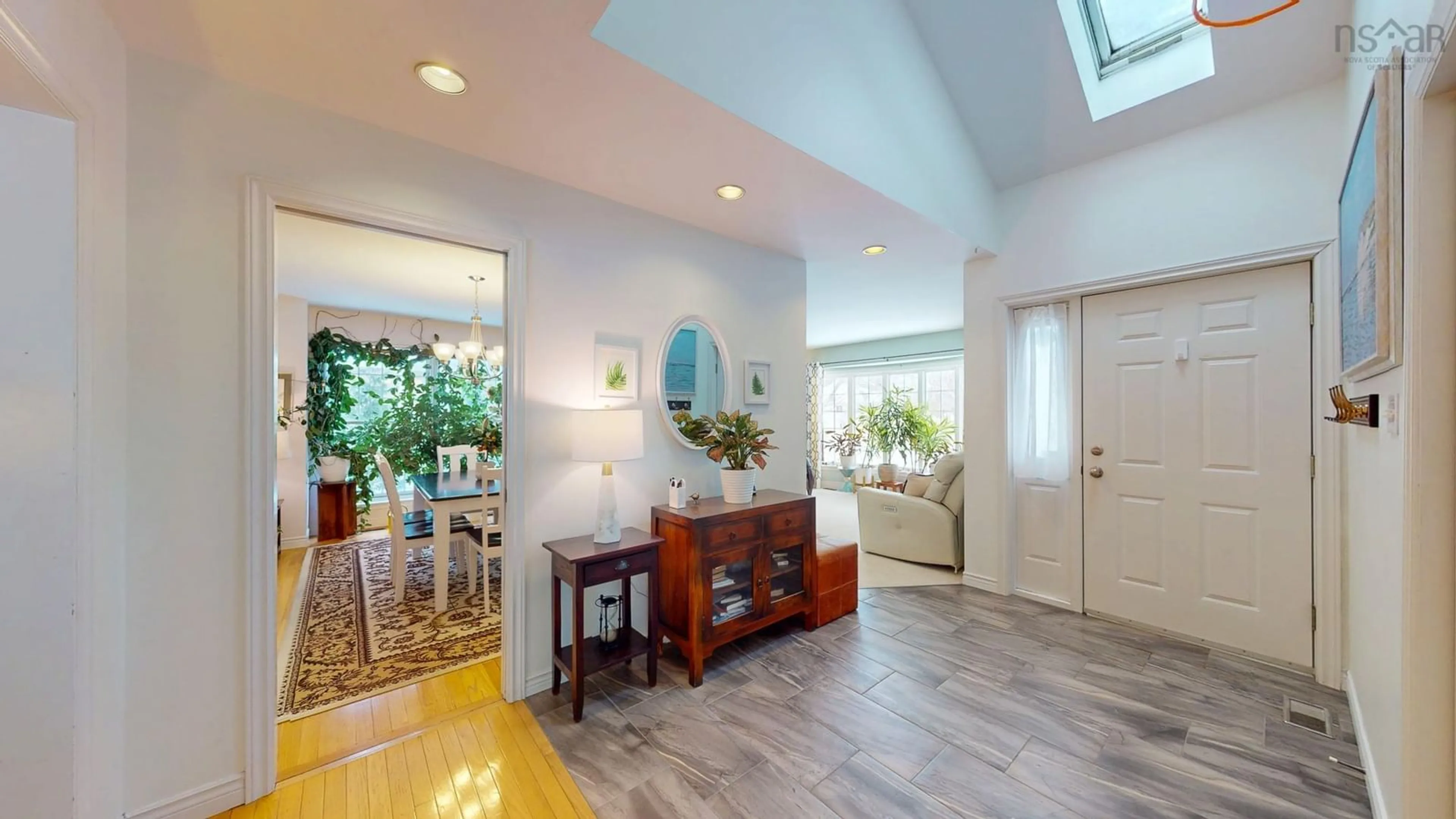 Indoor entryway for 9 Dalhousie Ave, Kentville Nova Scotia B4N 5E5