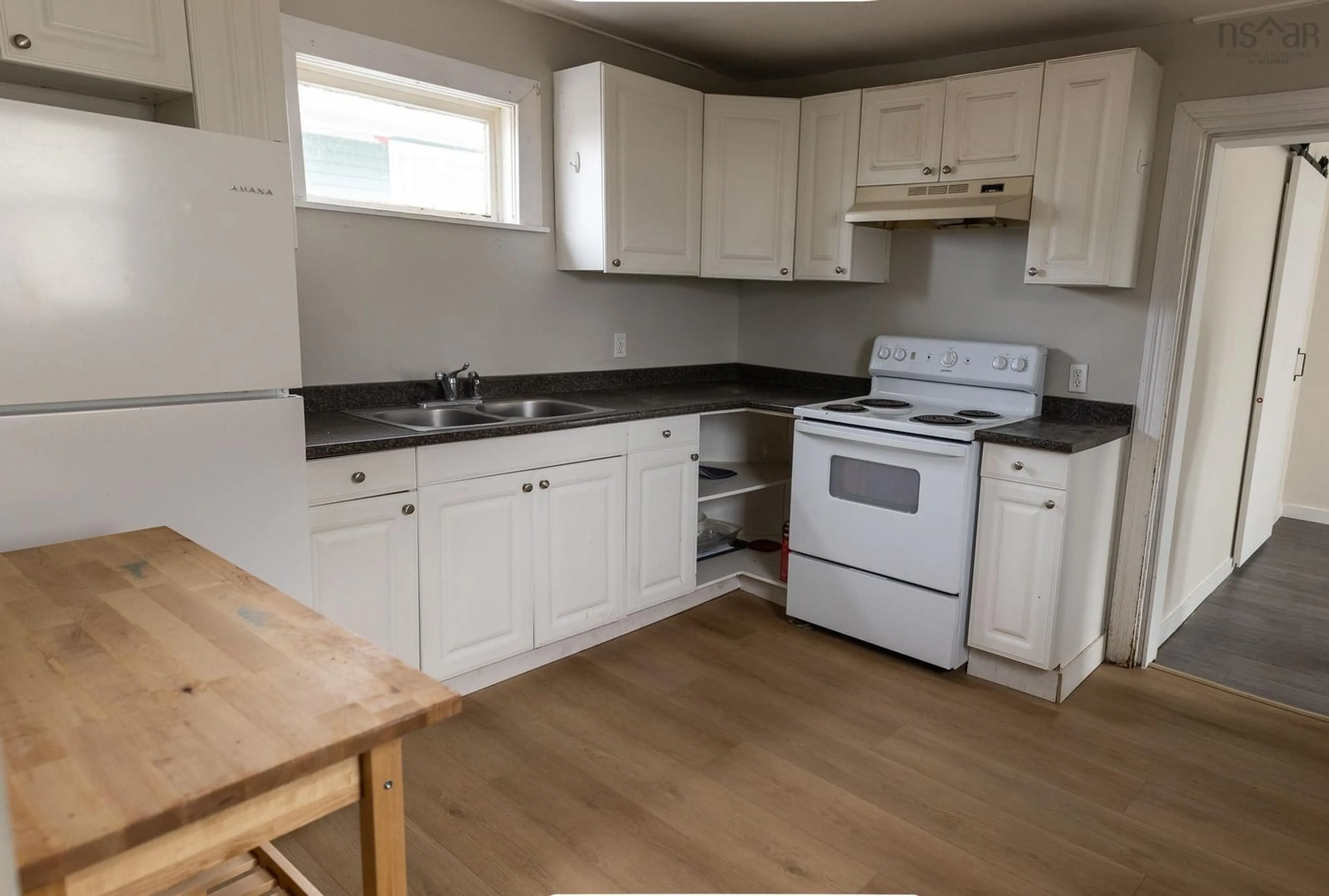 Standard kitchen, wood/laminate floor for 136 Victoria St, Glace Bay Nova Scotia B1A 1Z8