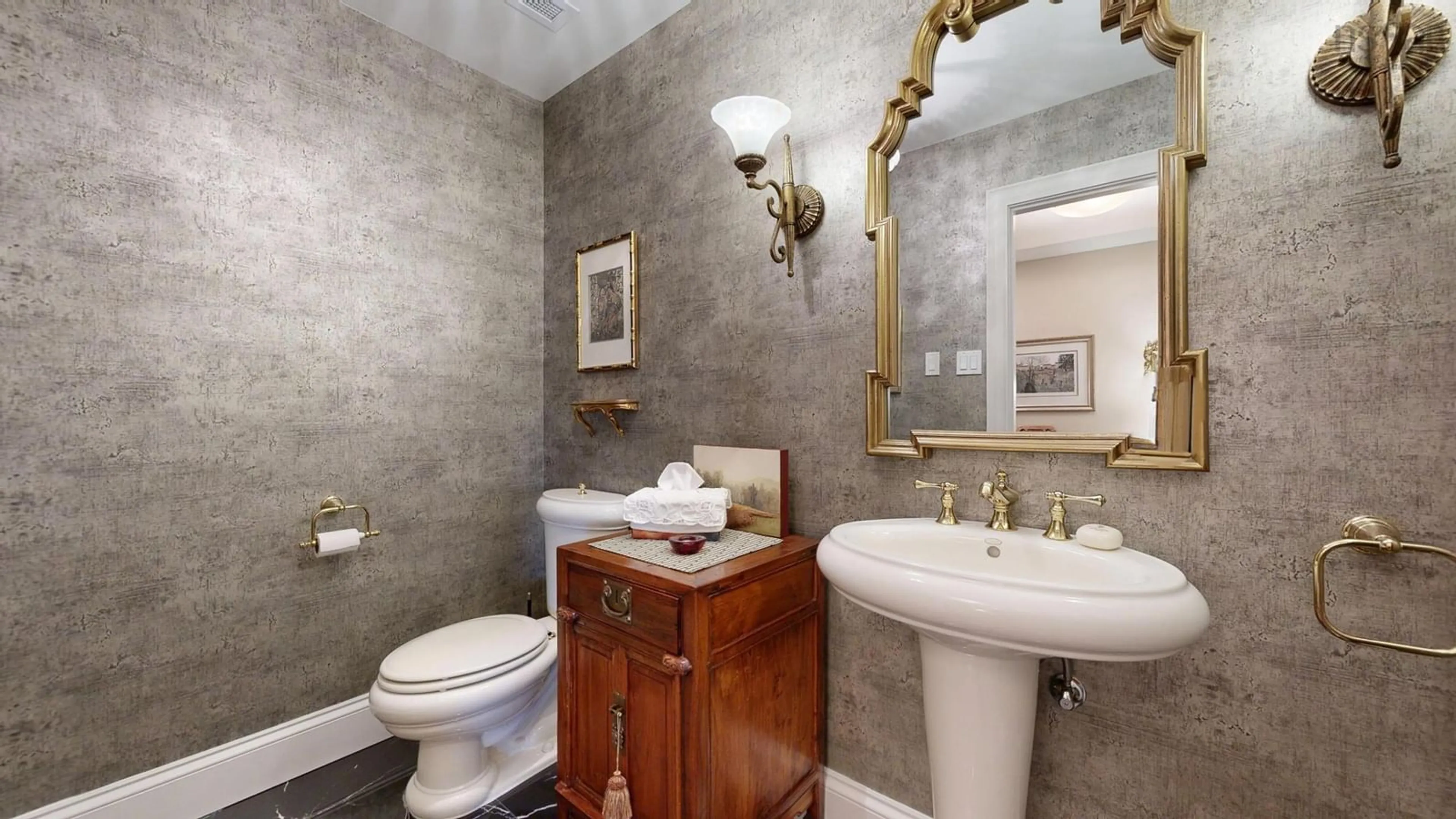 Standard bathroom, ceramic/tile floor for 1540 Summer St #904, Halifax Peninsula Nova Scotia B3H 4R9