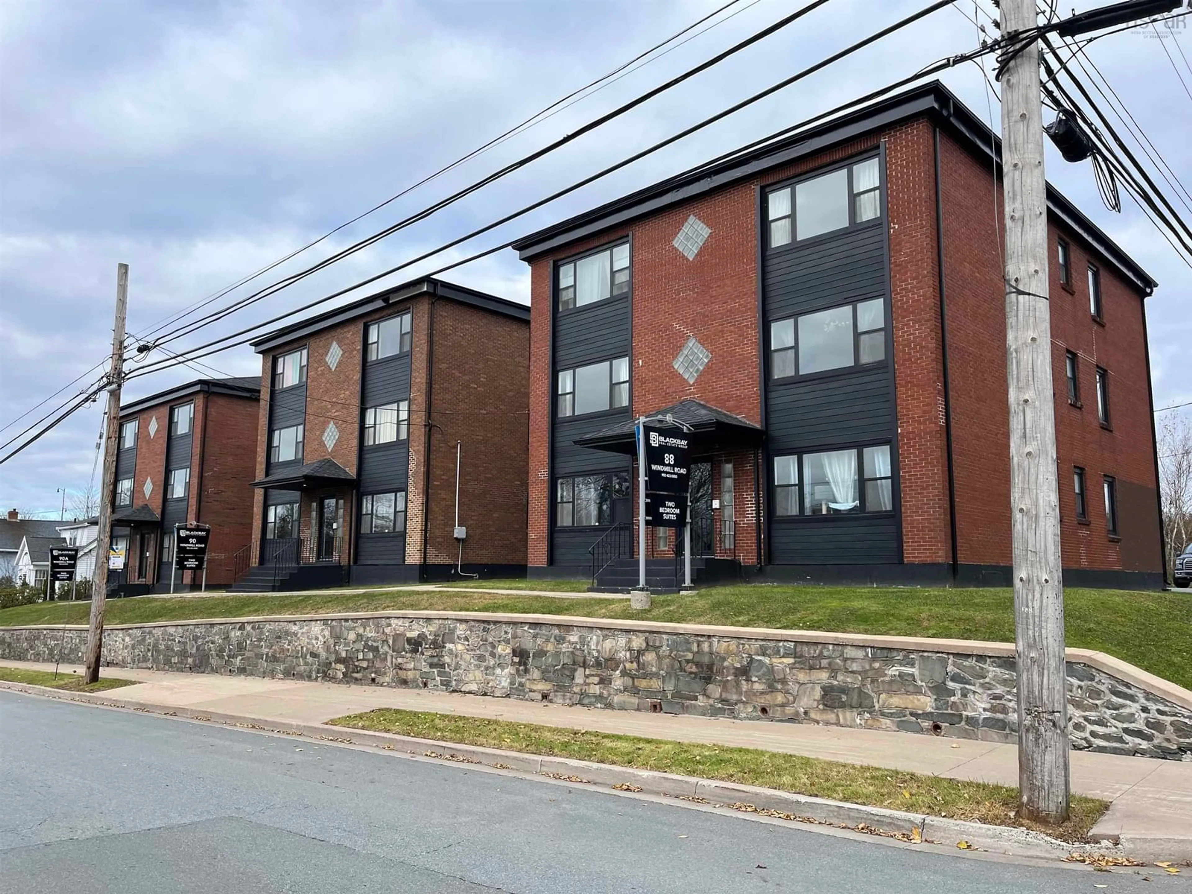 A pic from outside/outdoor area/front of a property/back of a property/a pic from drone, building for 88, 90, 90A Windmill Rd, Dartmouth Nova Scotia B3A 1C7