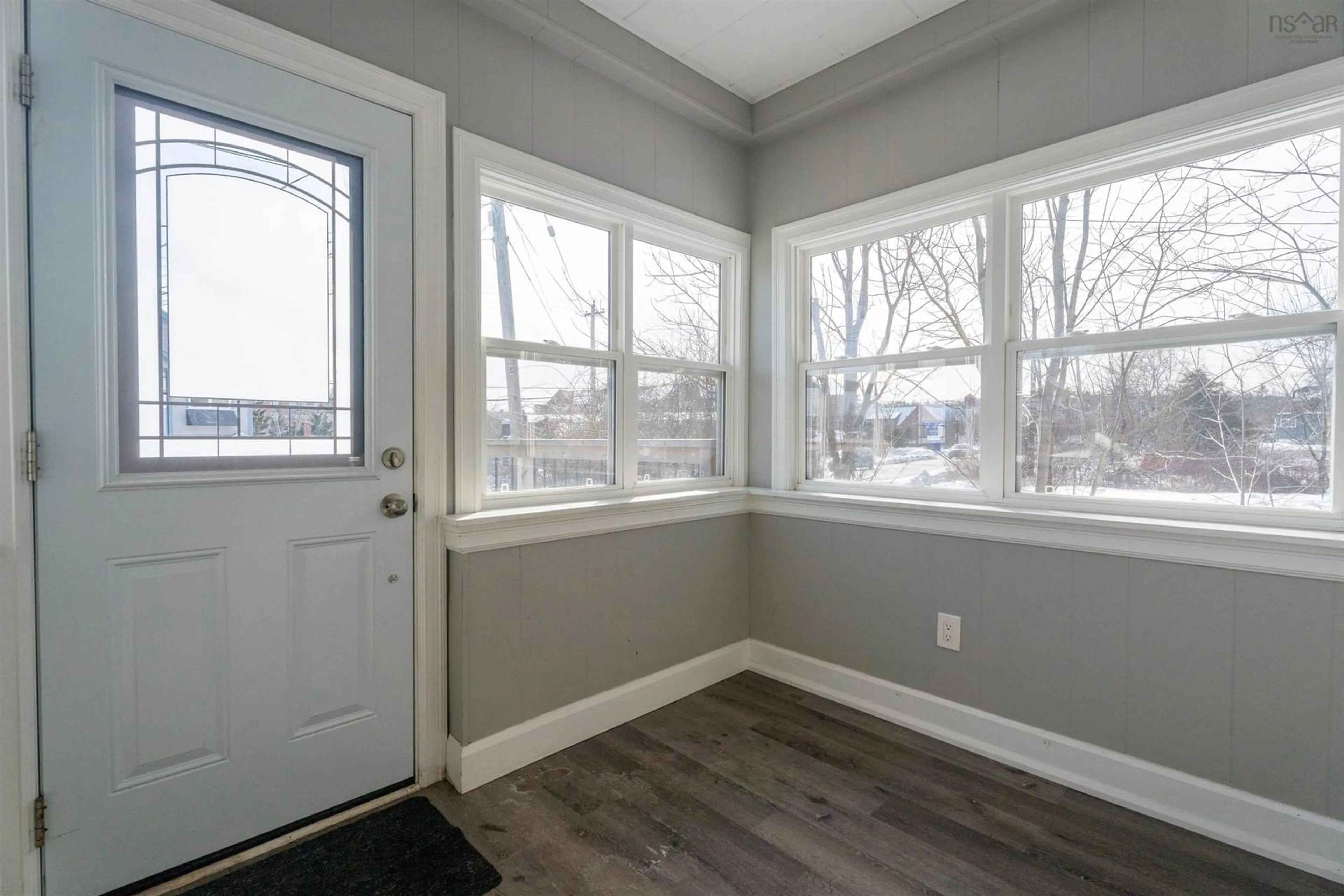 Indoor entryway for 1086 Bedford Highway, Bedford Nova Scotia B4A 1B6